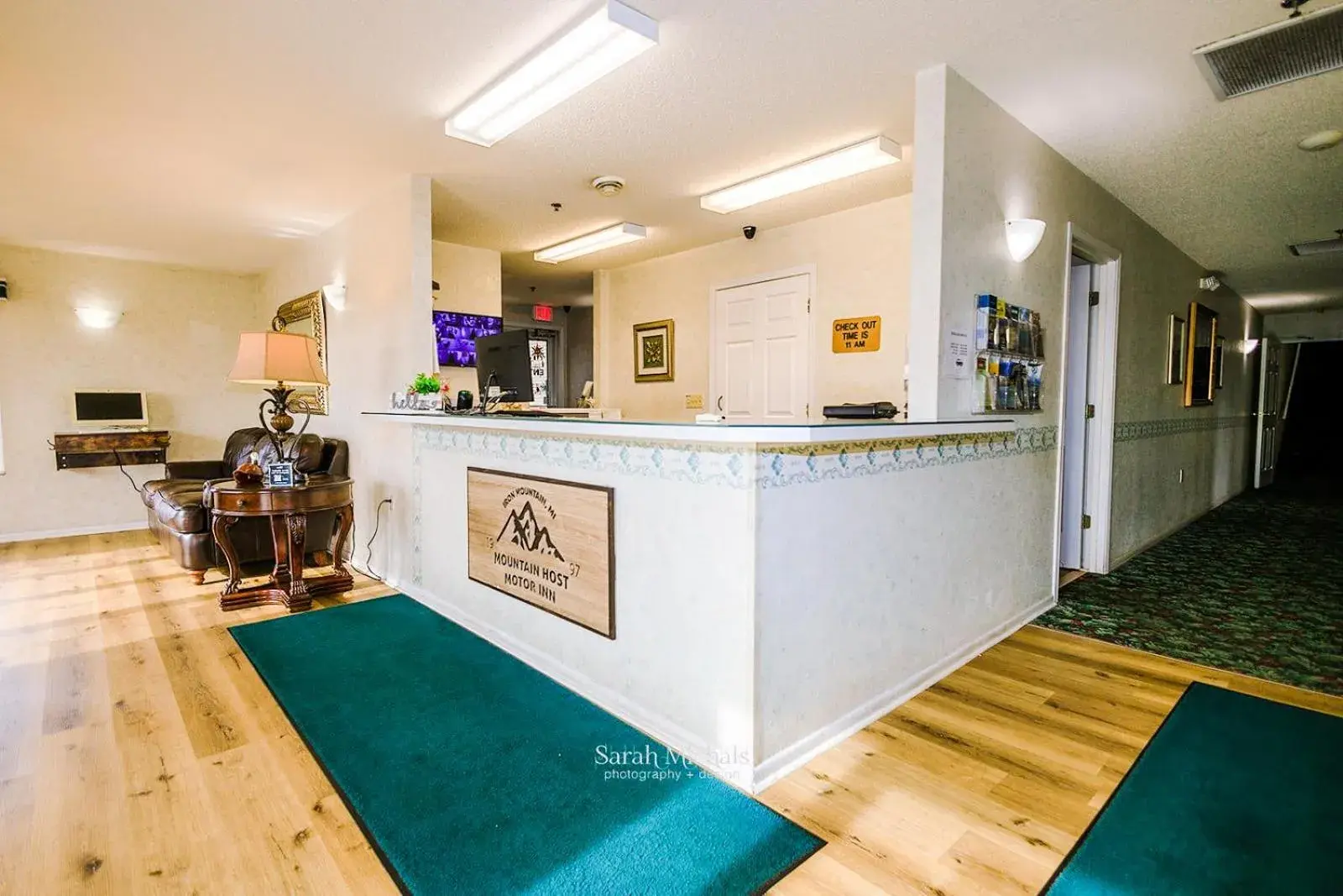 Lobby or reception in Mountain Host Motor Inn Lobby or reception in Mountain Host Motor Inn
