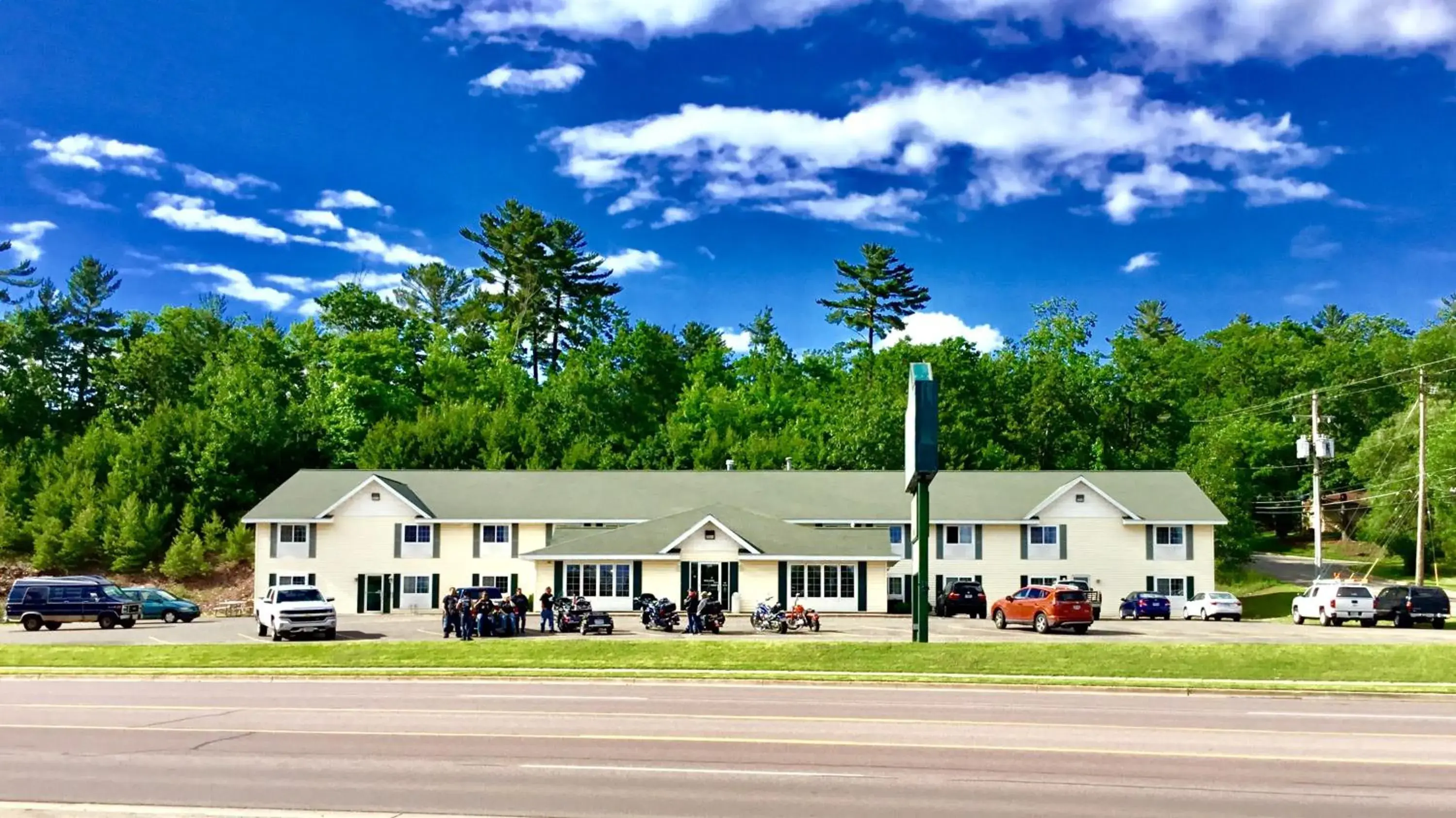Property building in Mountain Host Motor Inn Property building in Mountain Host Motor Inn