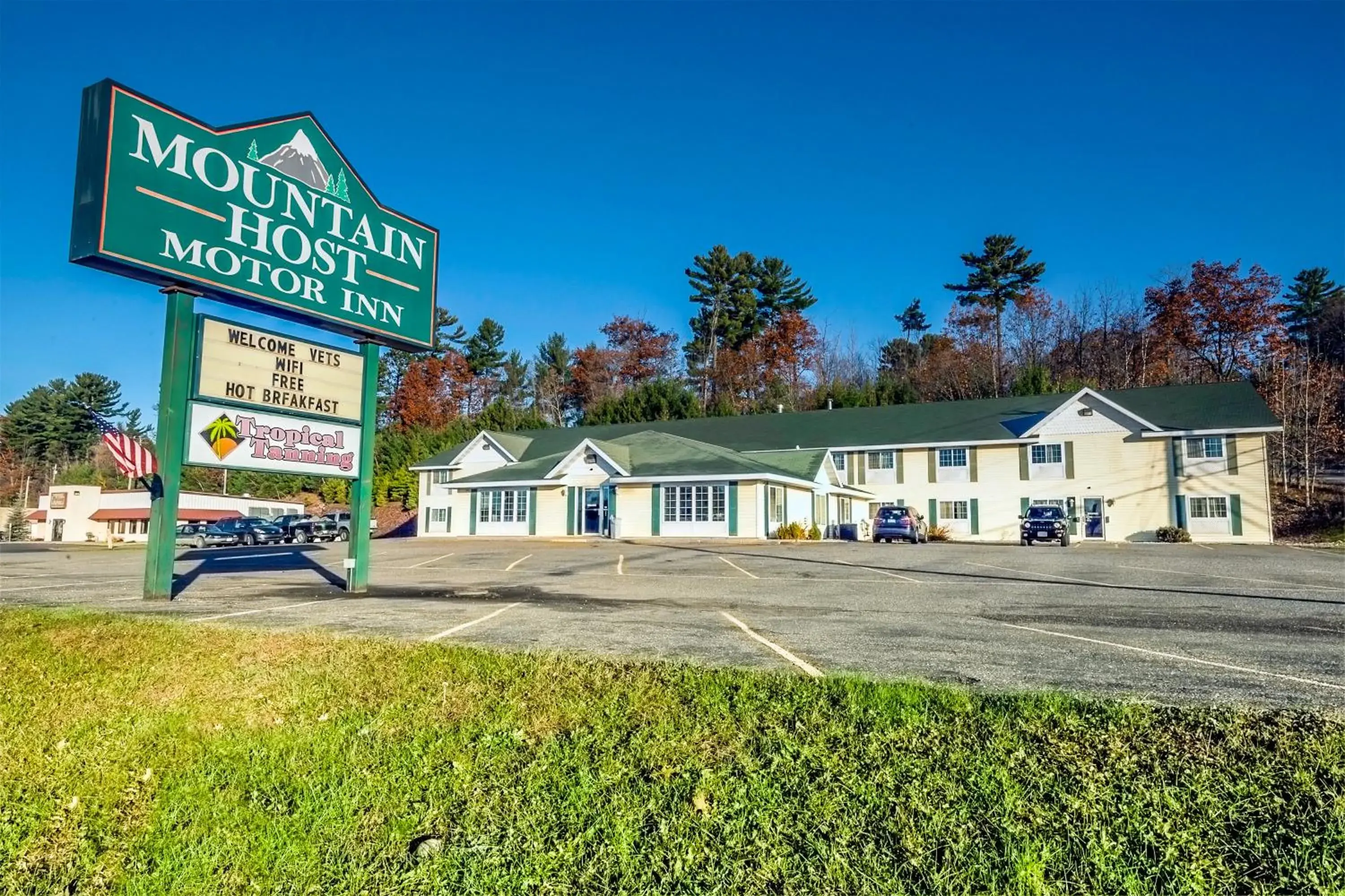 Property building in Mountain Host Motor Inn Property building in Mountain Host Motor Inn
