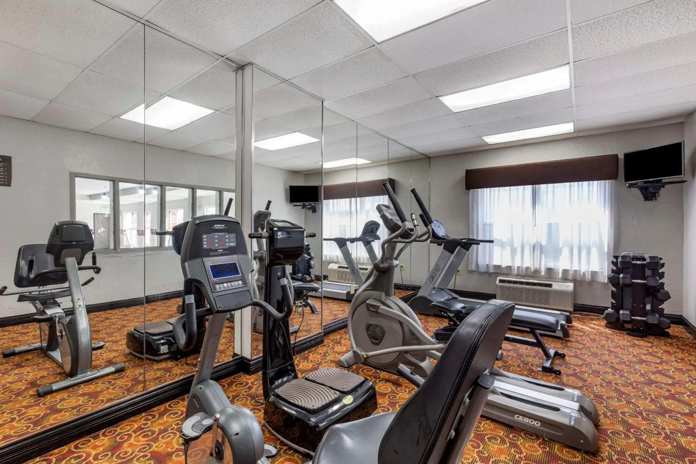 Fitness centre/facilities in Quality Inn & Suites I-35 E-Walnut Hill Fitness centre/facilities in Quality Inn & Suites I-35 E-Walnut Hill