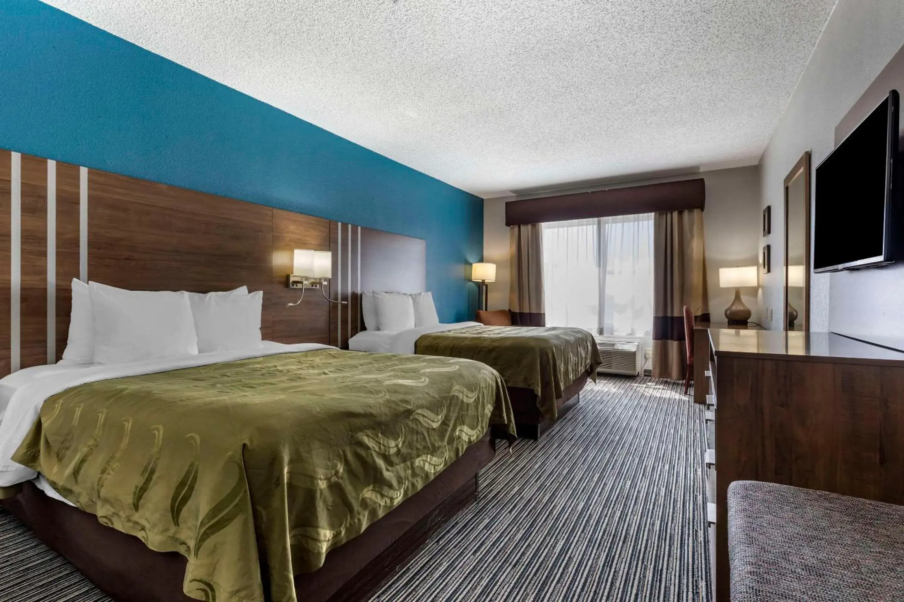 Bedroom, Bed in Quality Inn & Suites I-35 E-Walnut Hill Bedroom, Bed in Quality Inn & Suites I-35 E-Walnut Hill