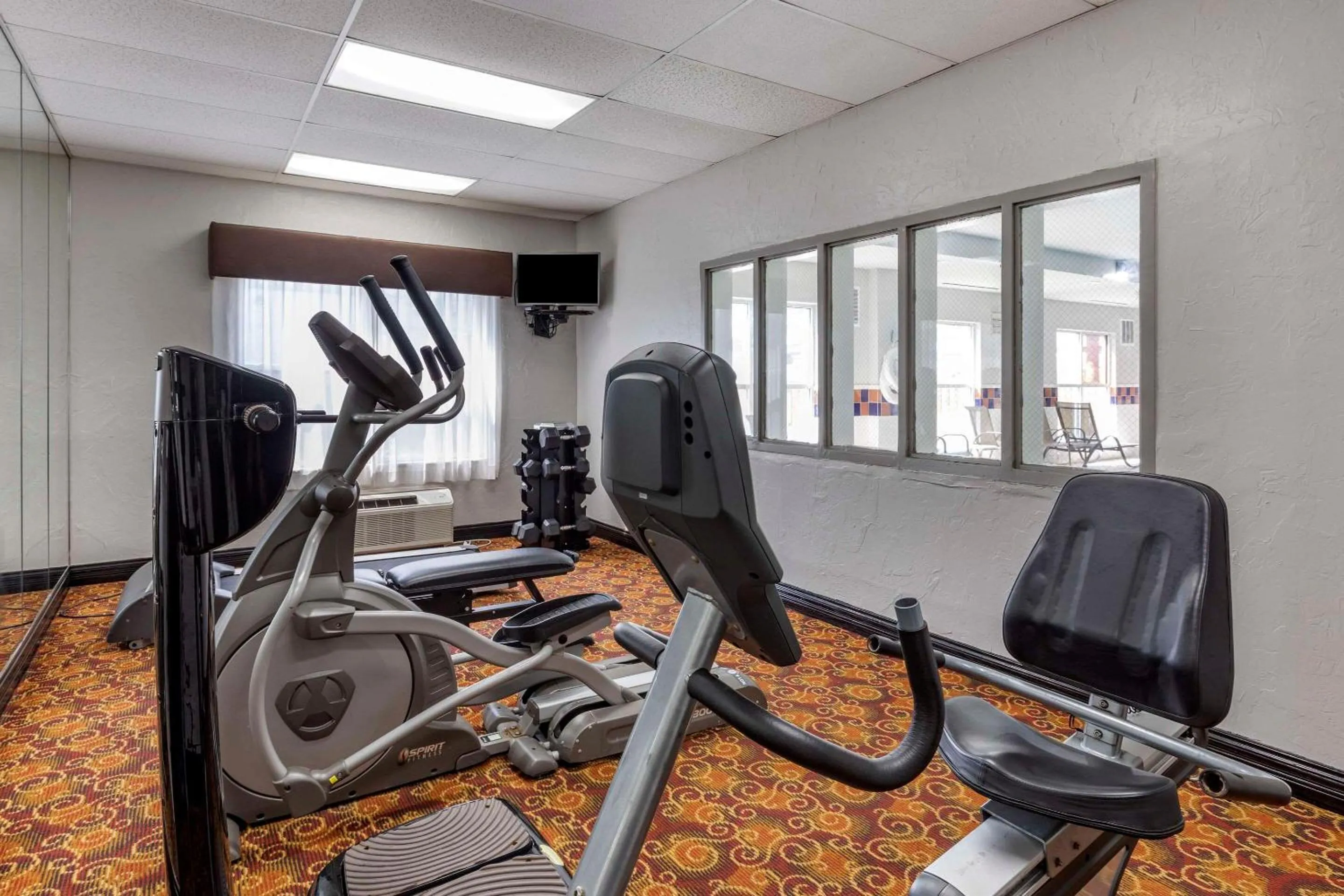 Fitness centre/facilities in Quality Inn & Suites I-35 E-Walnut Hill