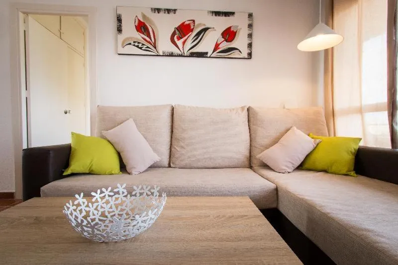 Holidays2Torremolinos Apartamento de 3 dormitorios con terraza y piscina comunitaria