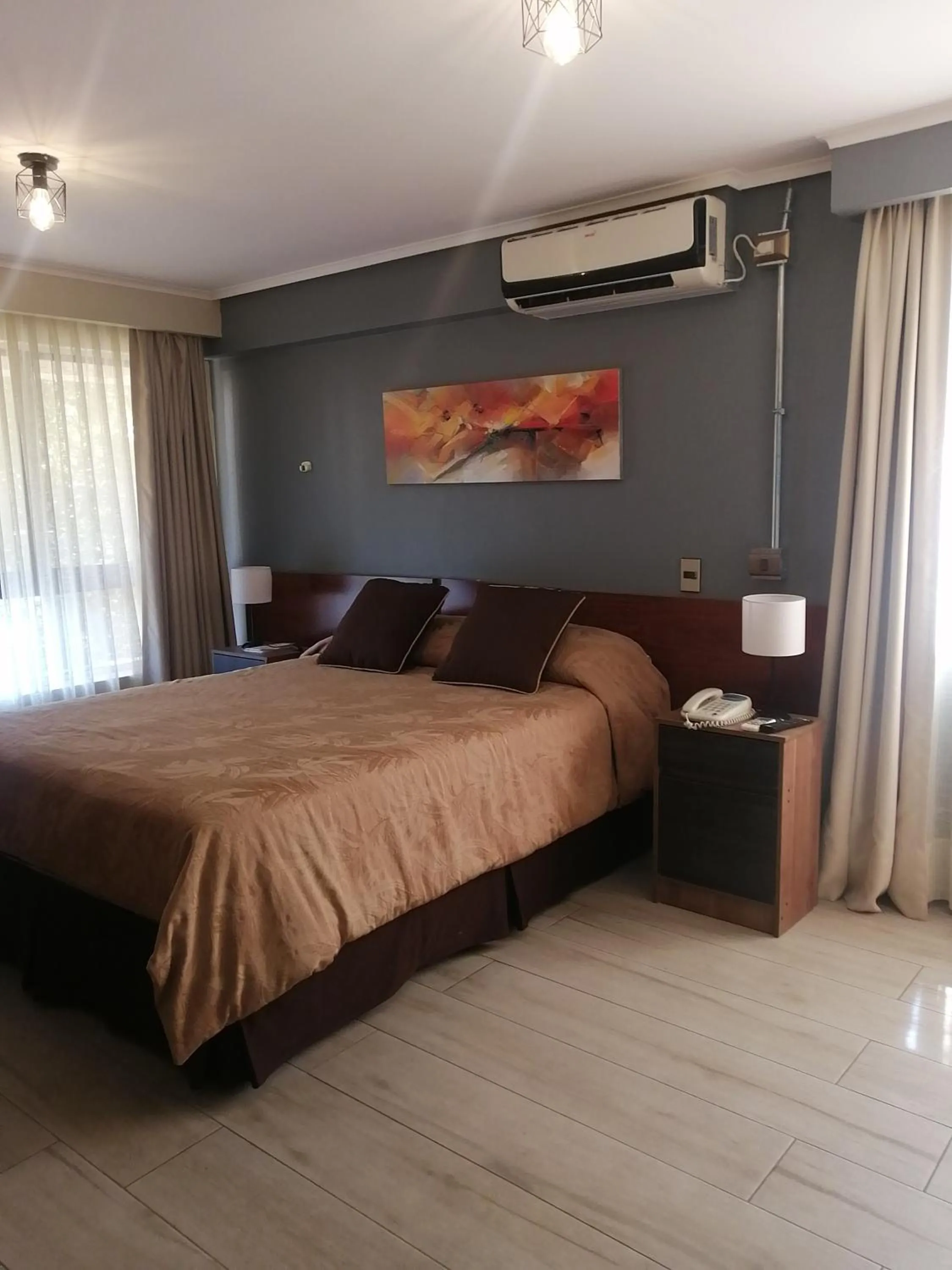 Text overlay, Bed in Hotel Diego de Velazquez