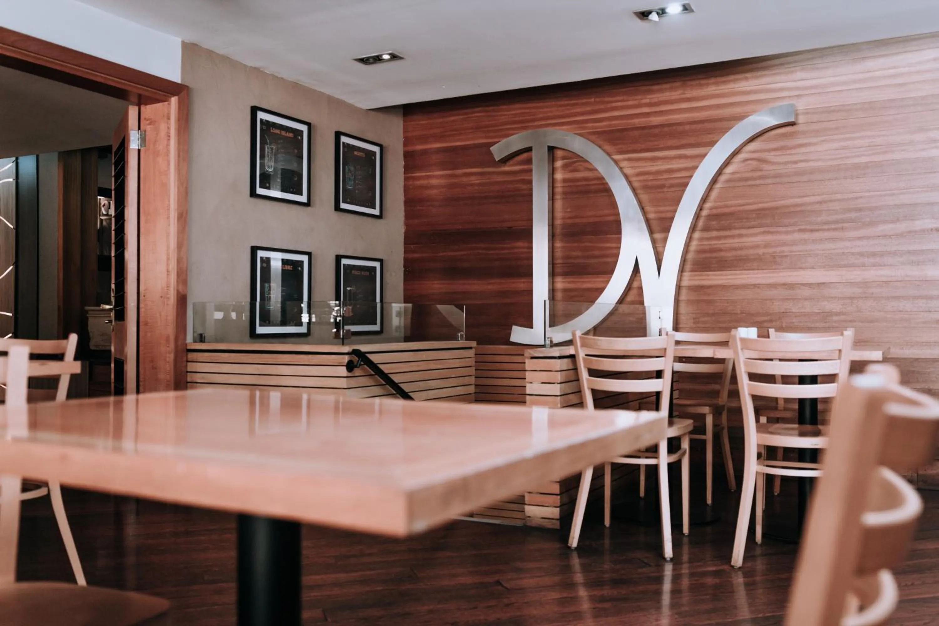 Restaurant/places to eat in Hotel Diego de Velazquez