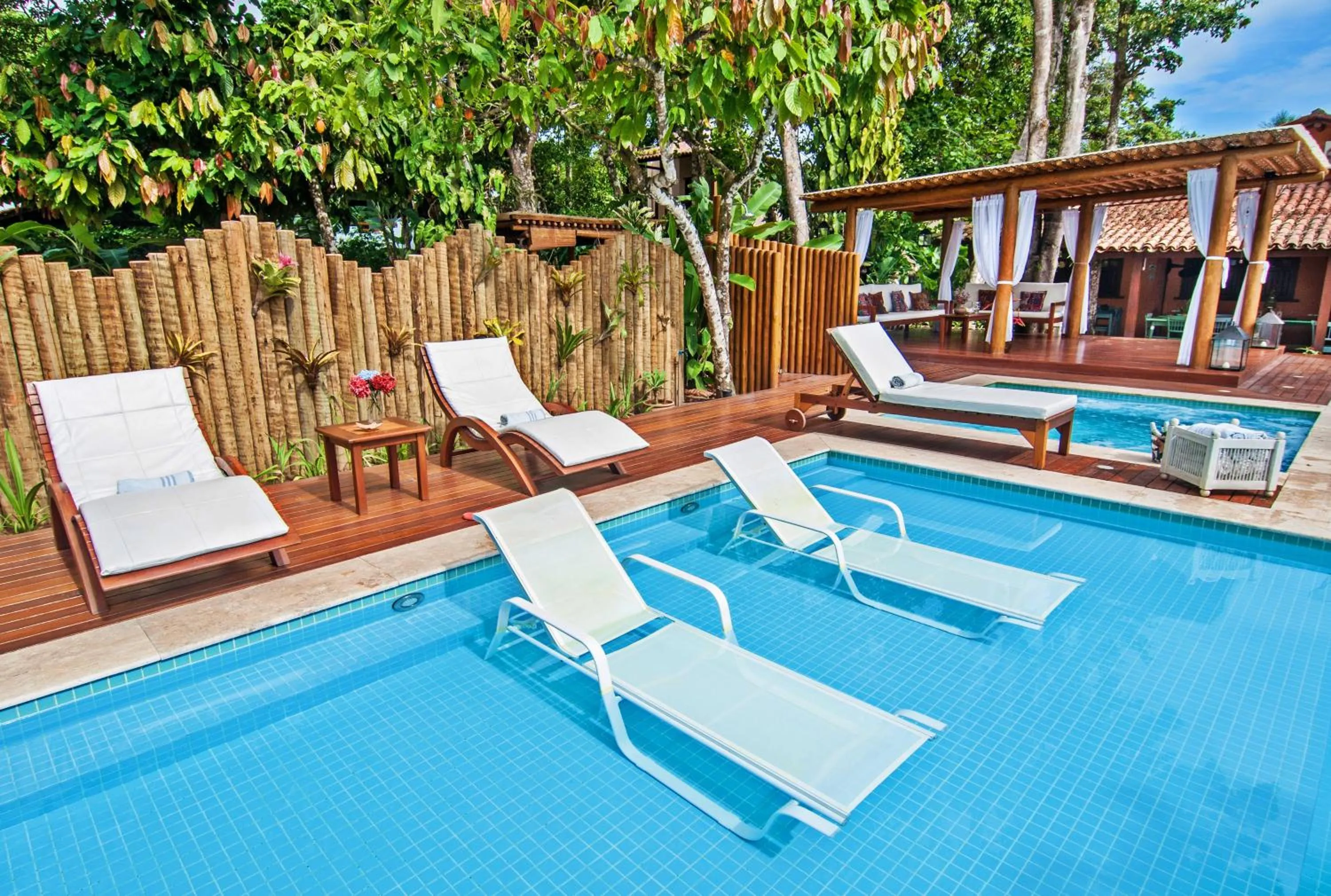 Swimming pool in Pousada Quarto Crescente