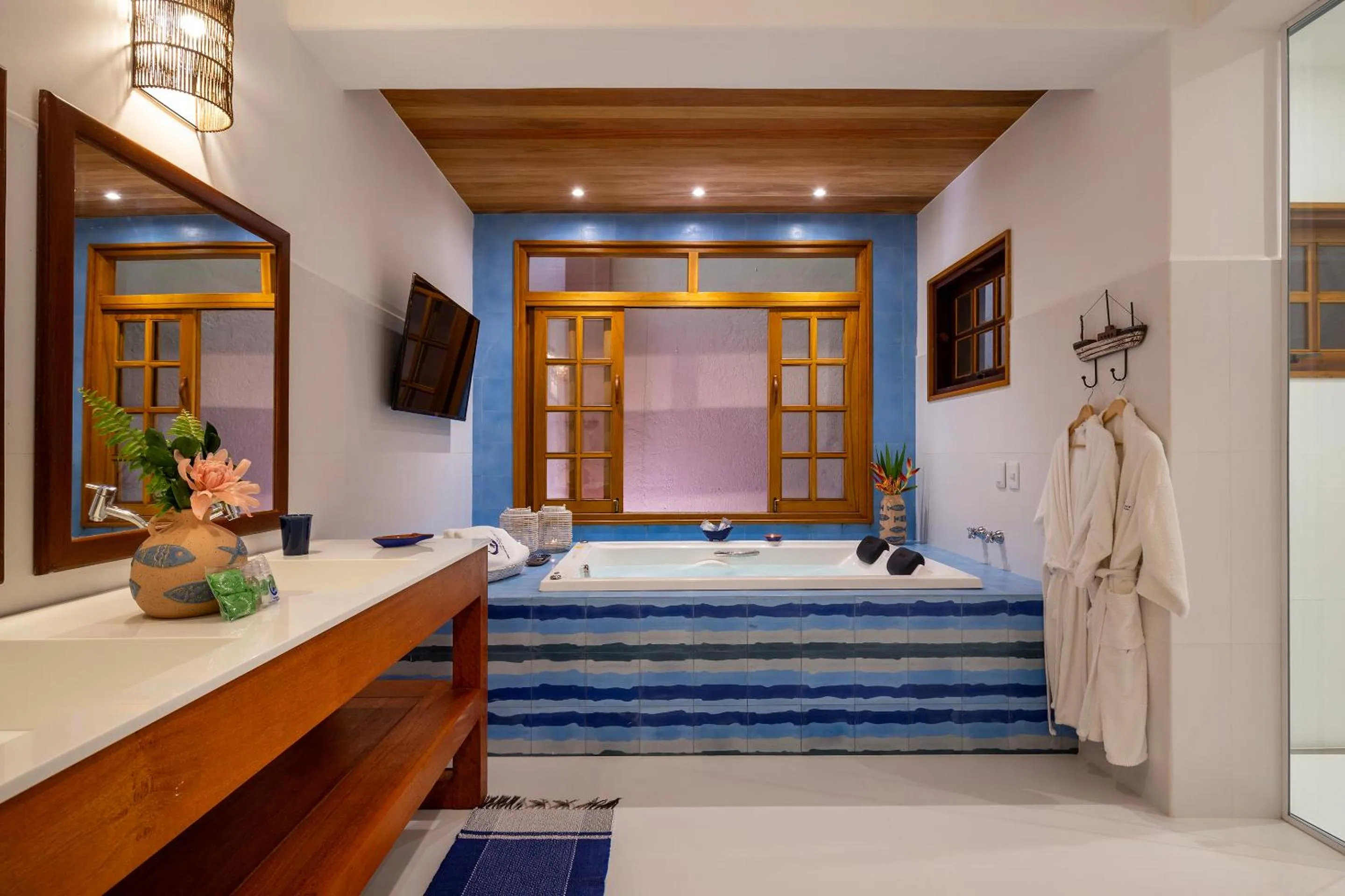 Hot Tub, Bed in Pousada Quarto Crescente