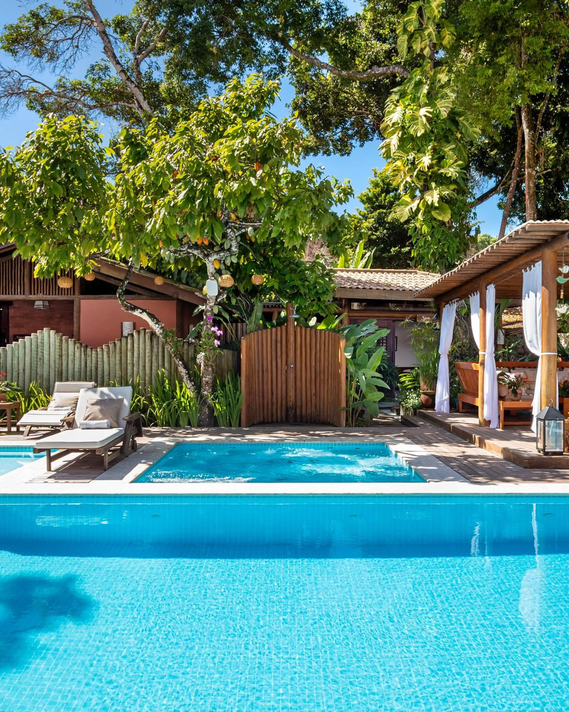 Swimming pool in Pousada Quarto Crescente