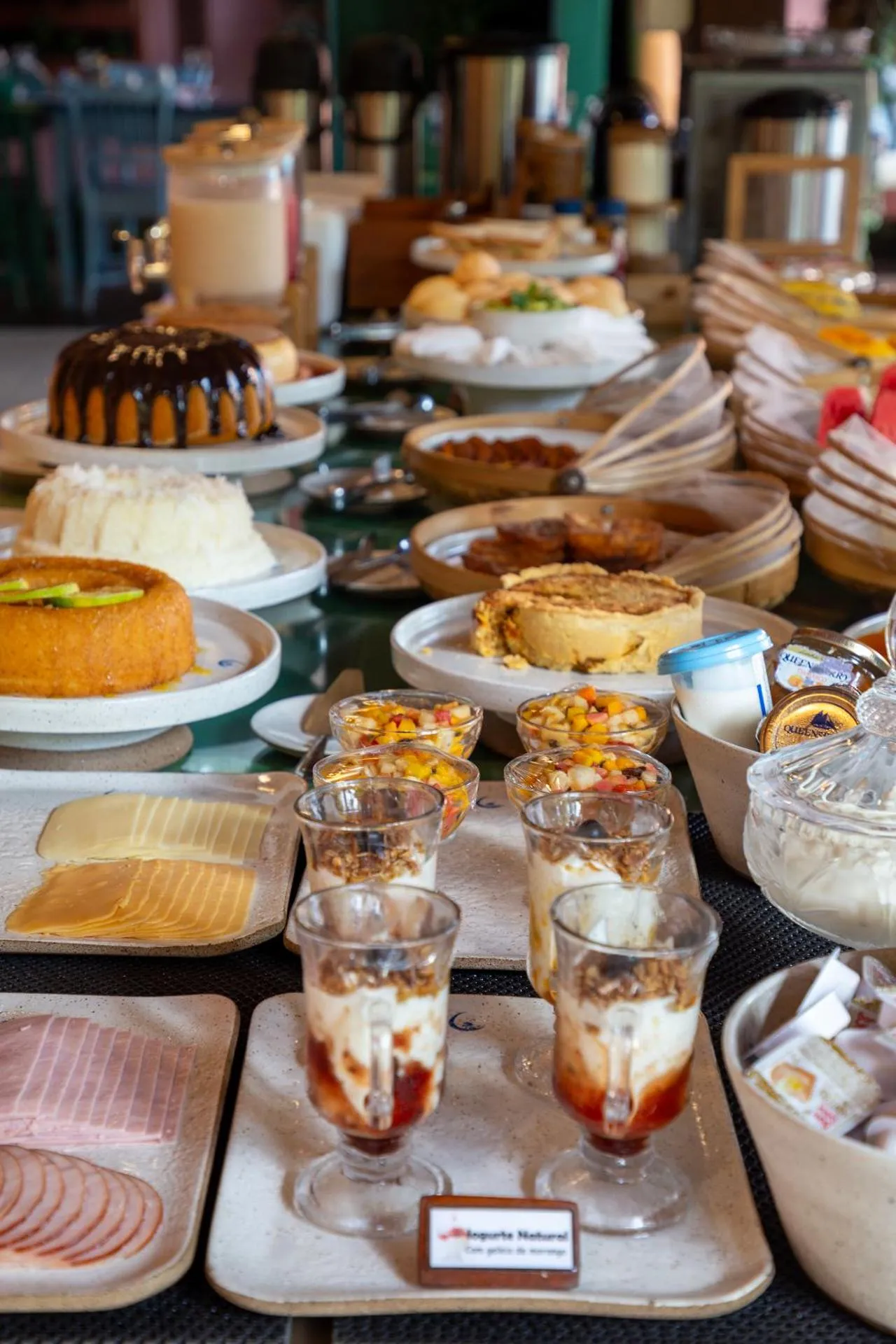 Buffet breakfast in Pousada Quarto Crescente