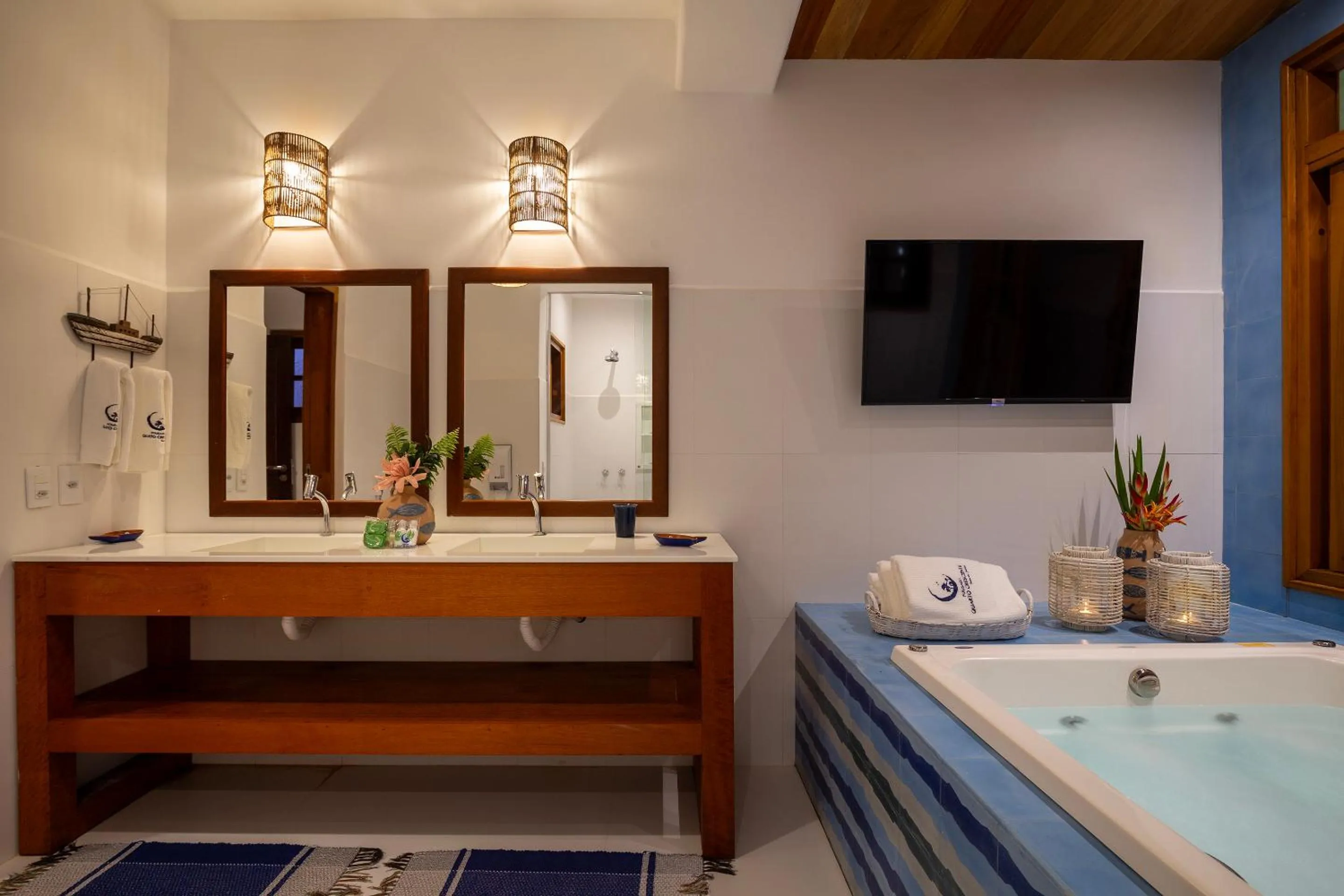 TV and multimedia in Pousada Quarto Crescente