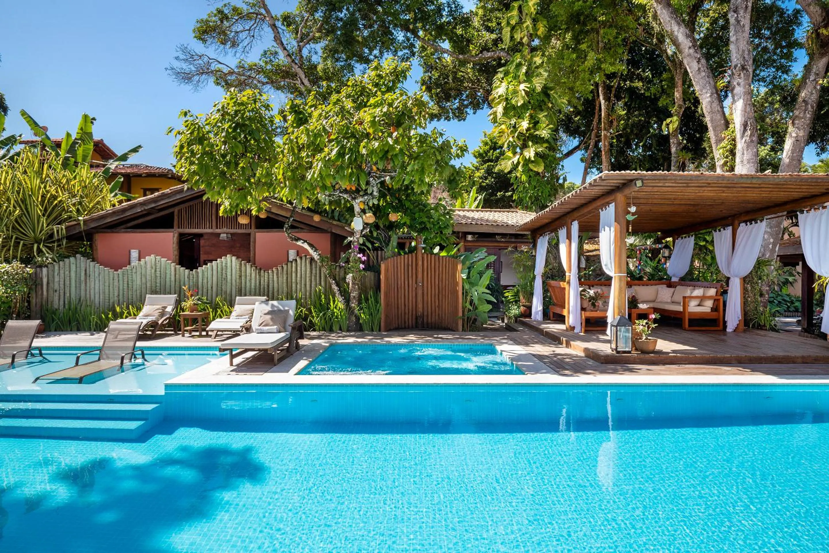 Pool view in Pousada Quarto Crescente