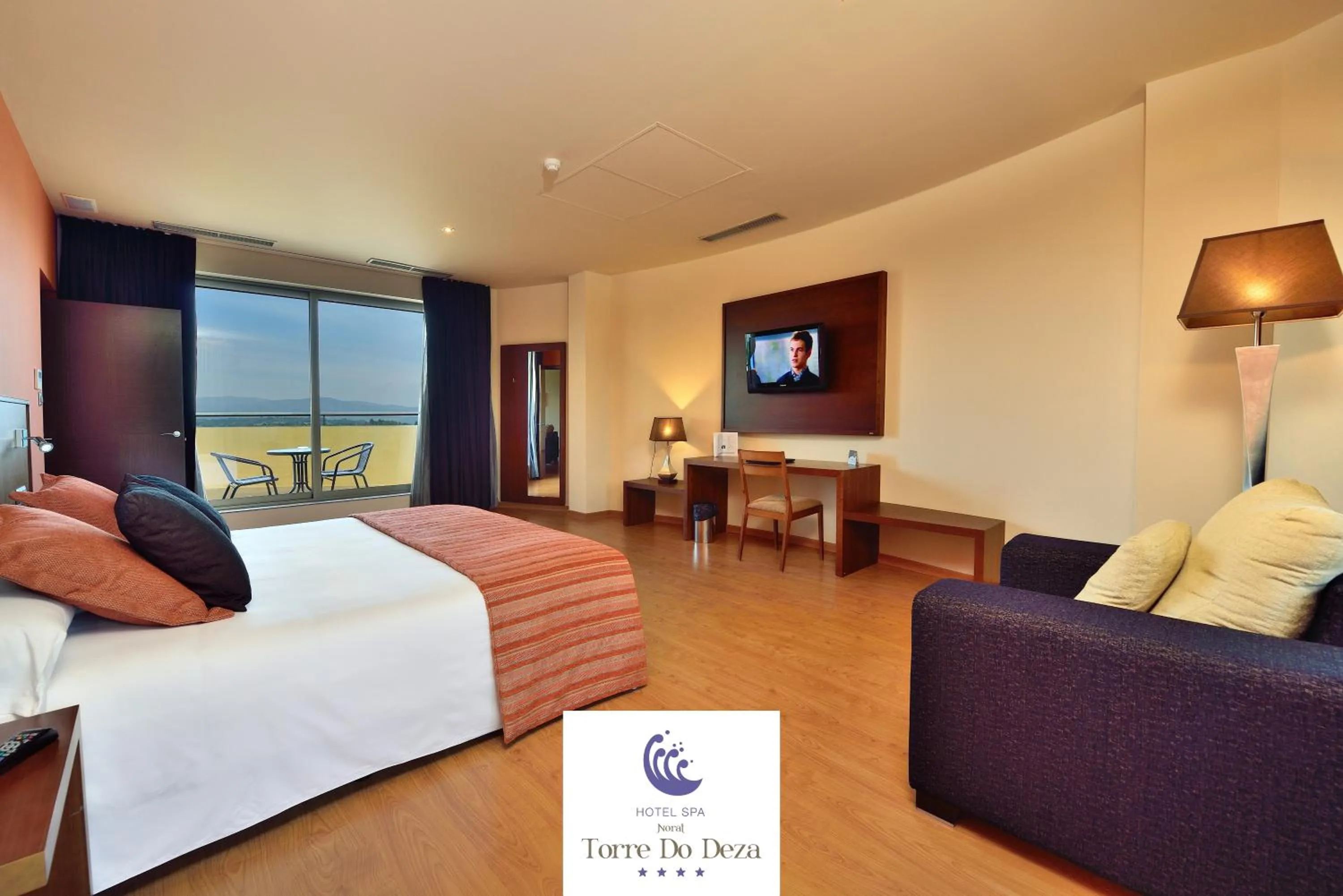 Photo of the whole room, Bed in Hotel Spa Norat Torre Do Deza 4* Superior