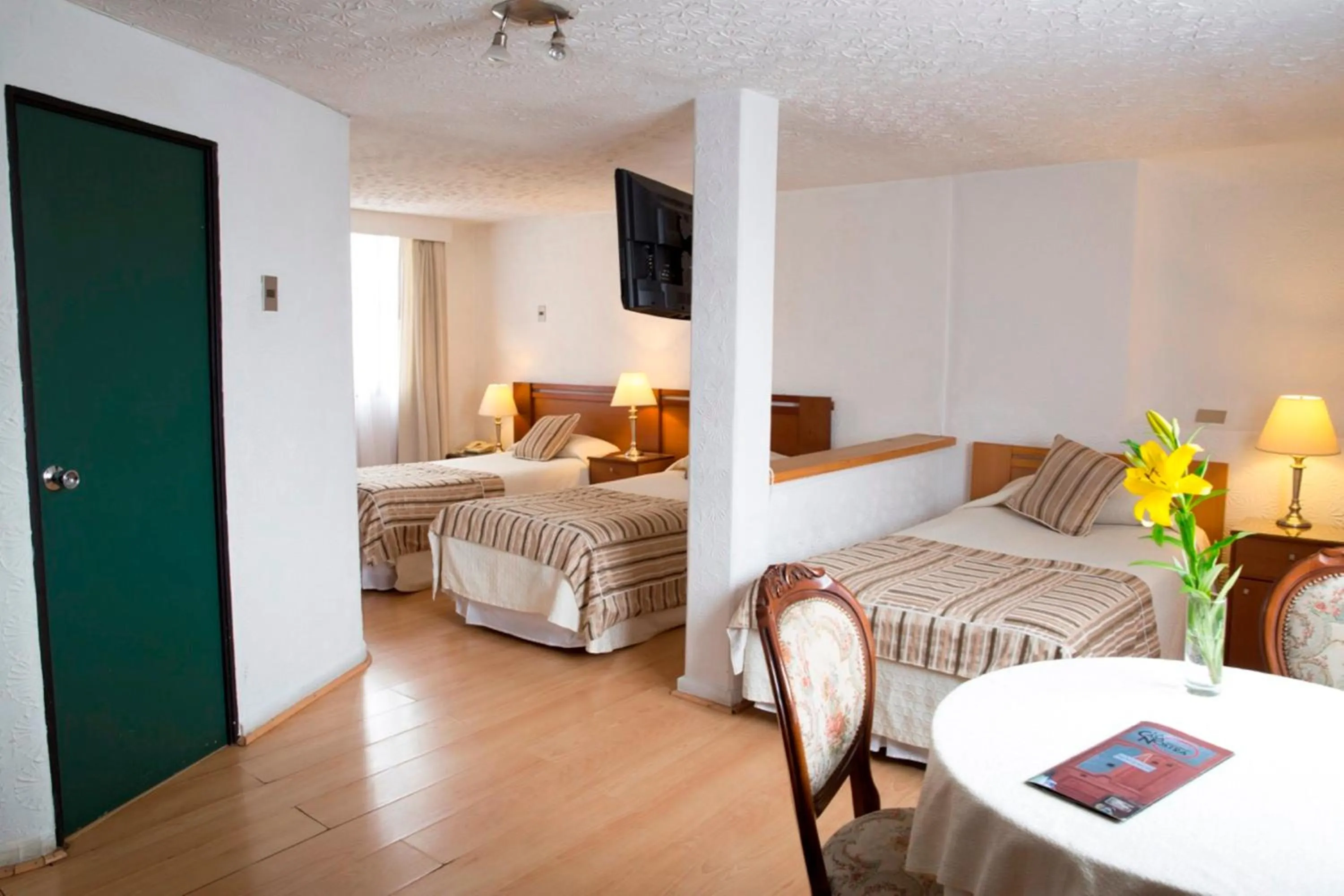 Bedroom, Bed in Hotel Montecarlo Santiago