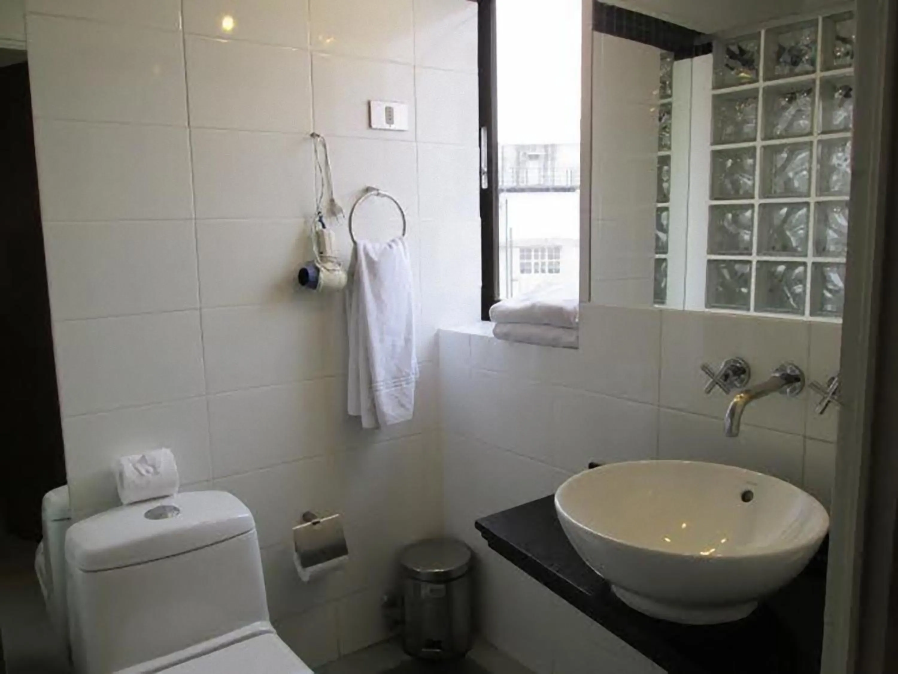 Bathroom in Hotel Montecarlo Santiago