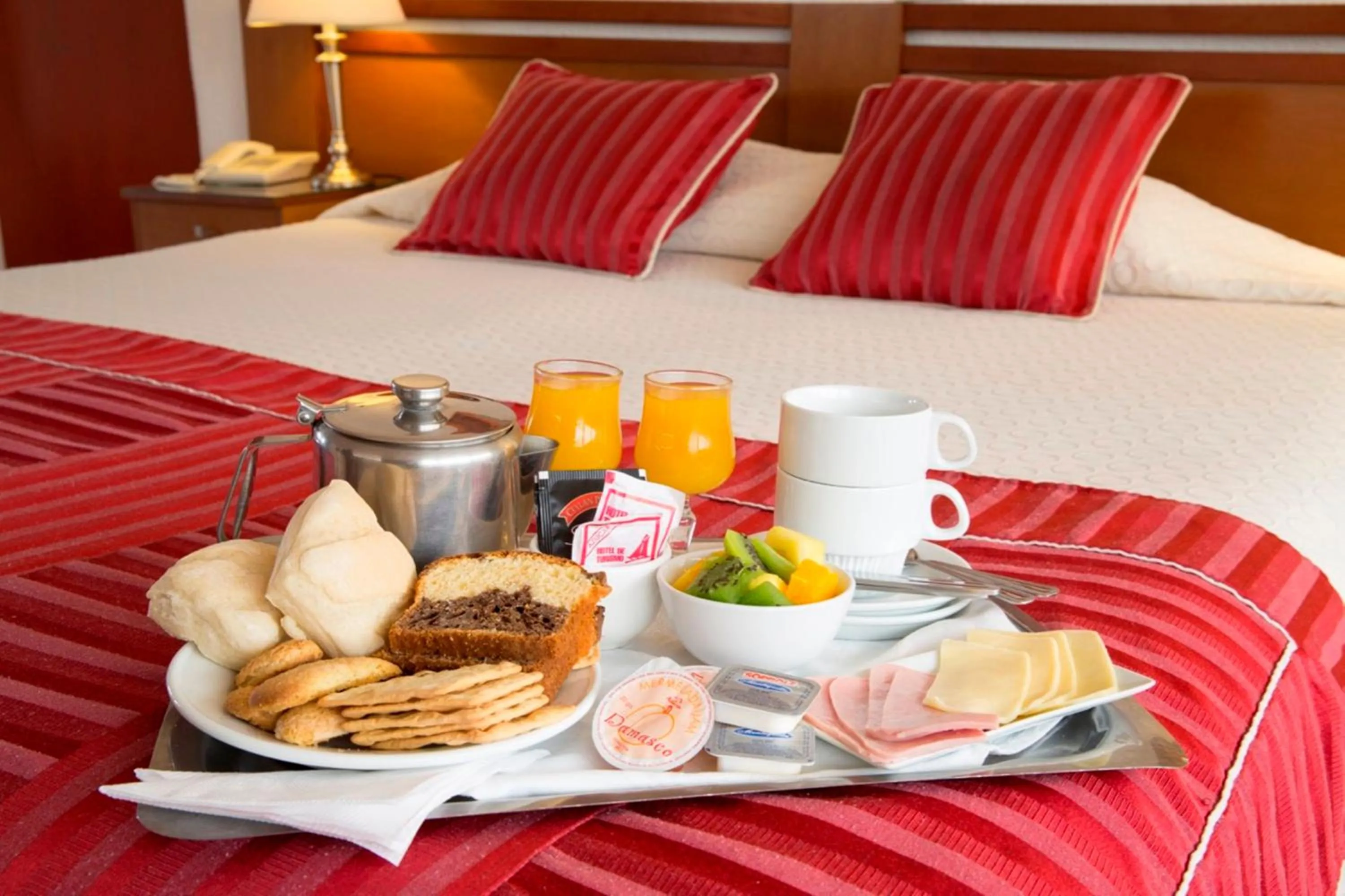 Food close-up, Bed in Hotel Montecarlo Santiago