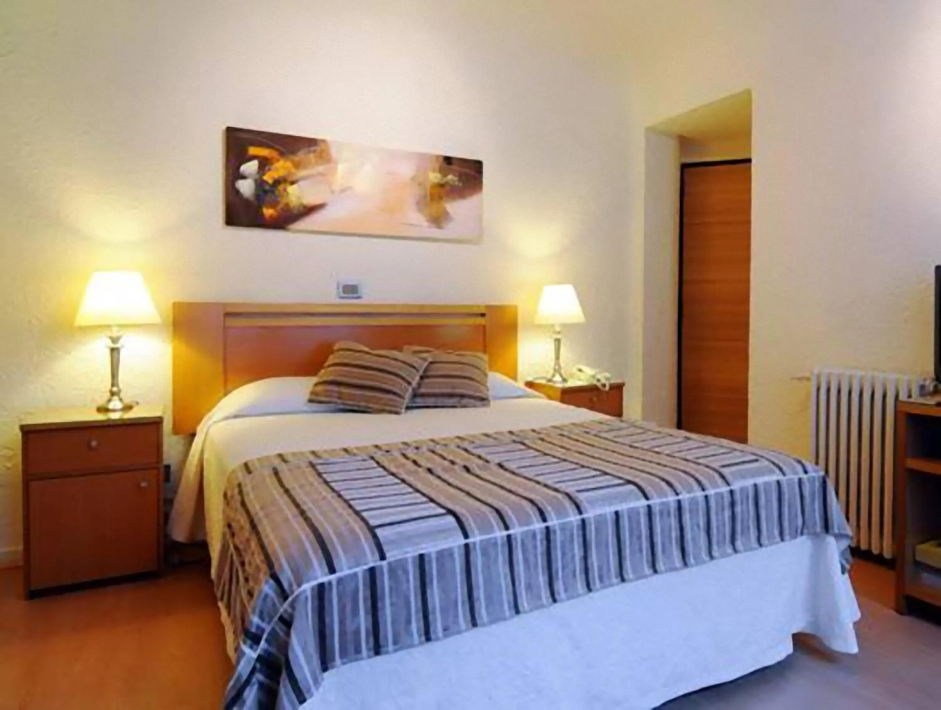 Bedroom, Bed in Hotel Montecarlo Santiago