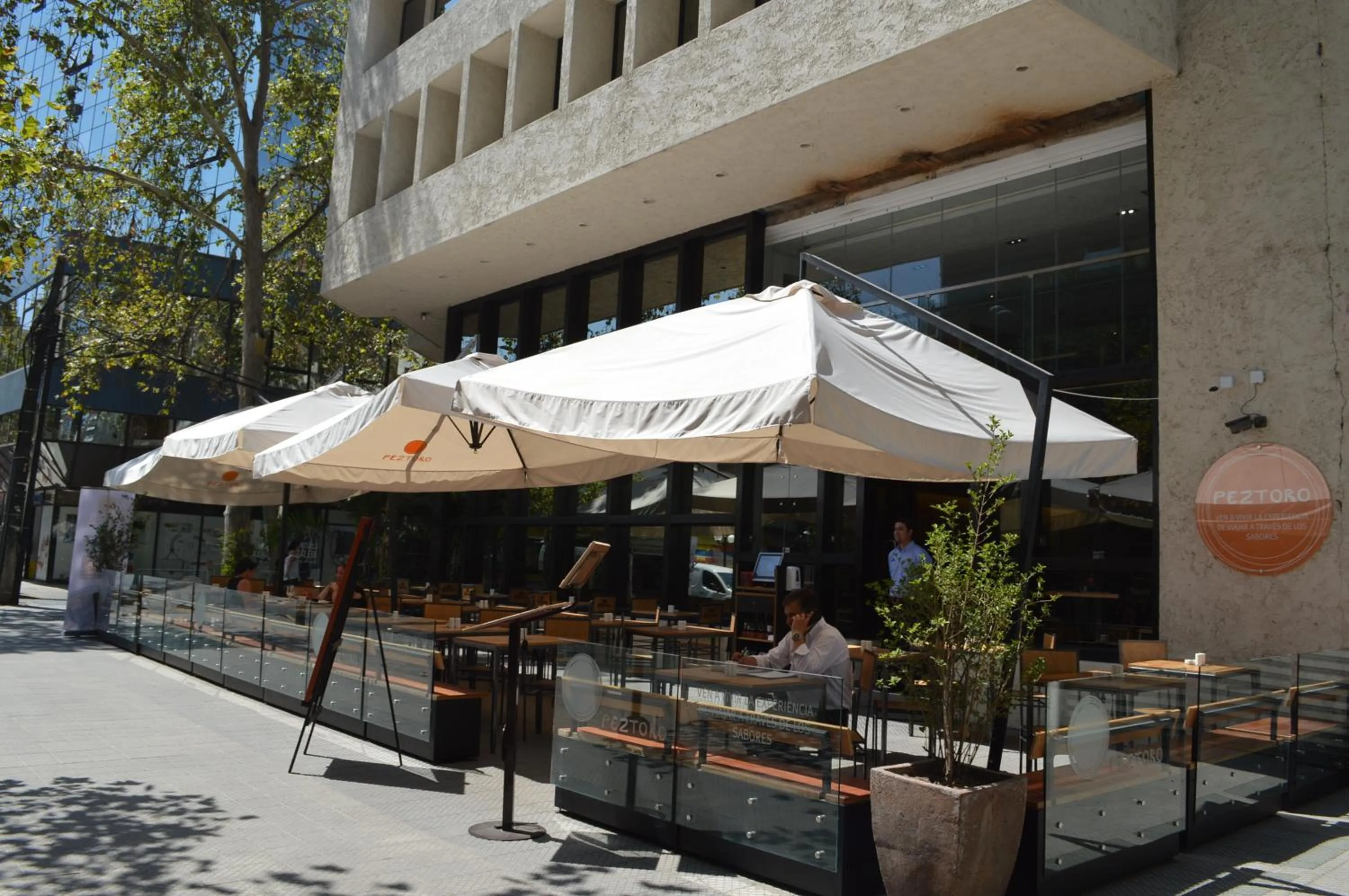 Restaurant/places to eat in Andes Suites