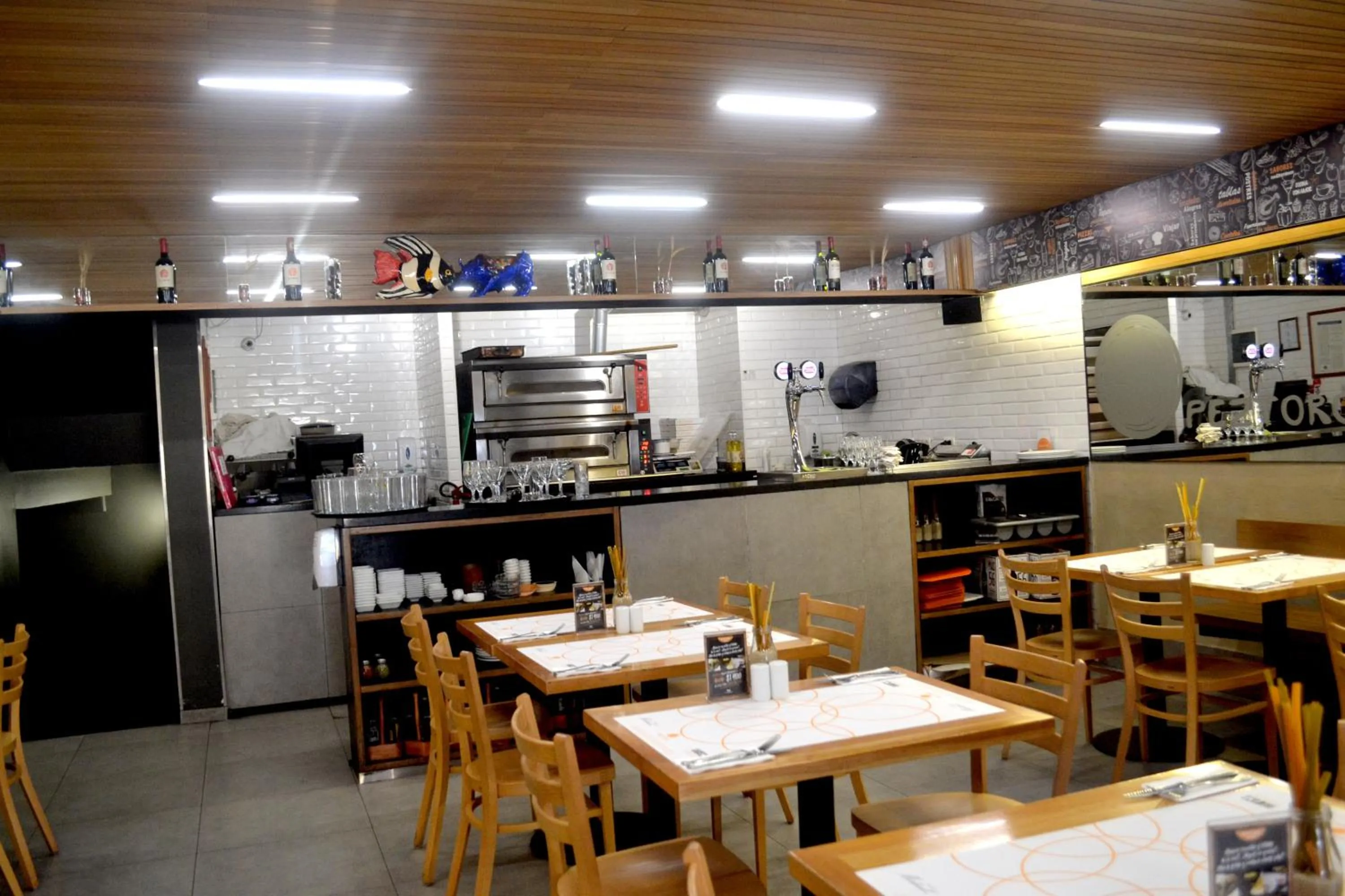 Restaurant/places to eat in Andes Suites