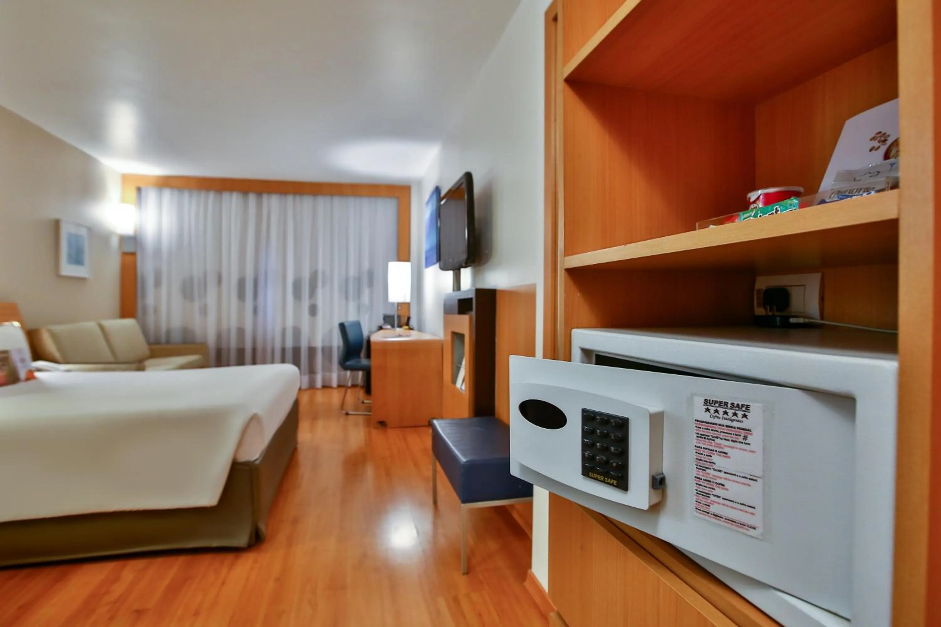 safe, Bed in Novotel RJ Santos Dumont