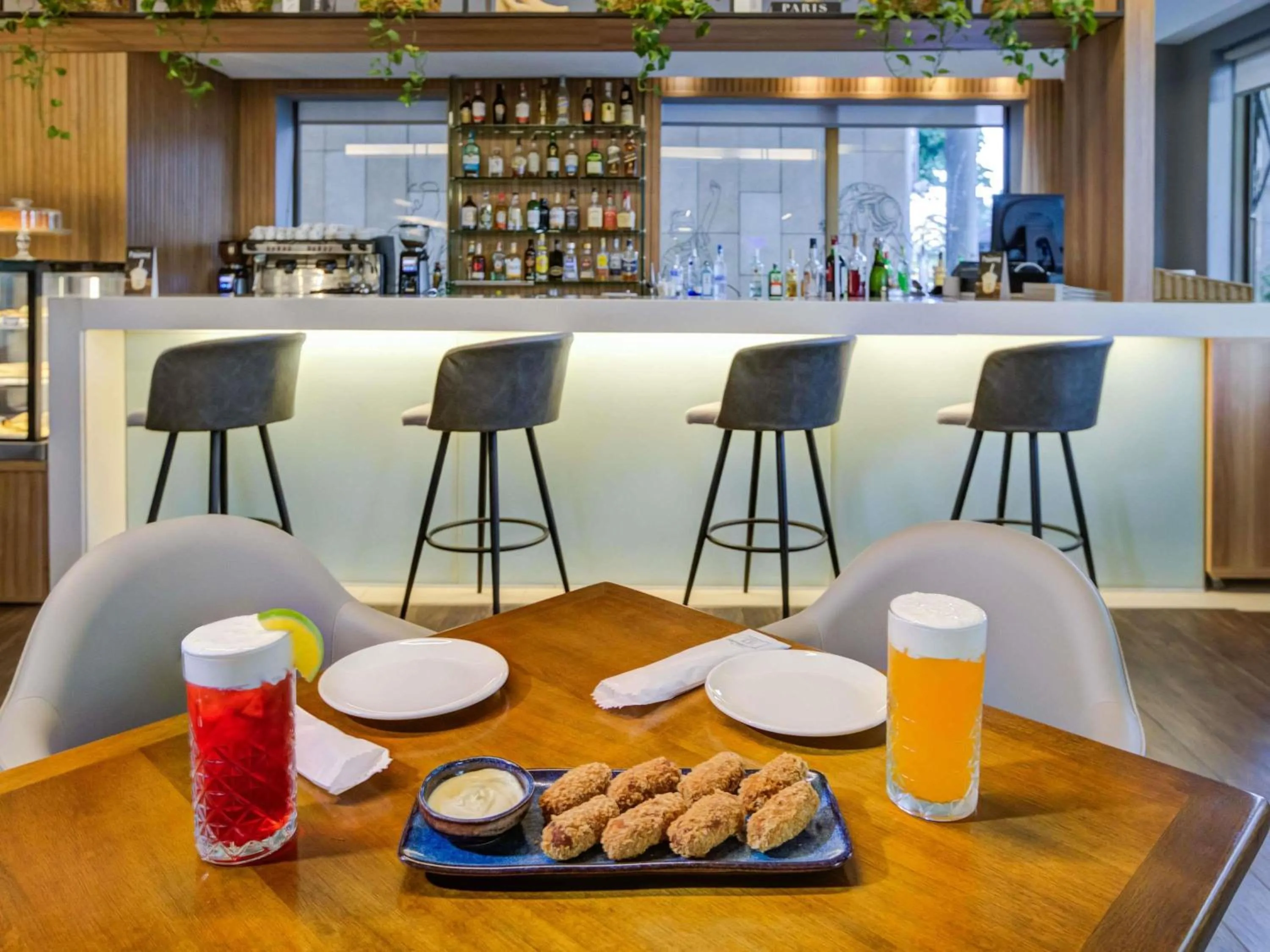 Lounge or bar in Novotel RJ Santos Dumont