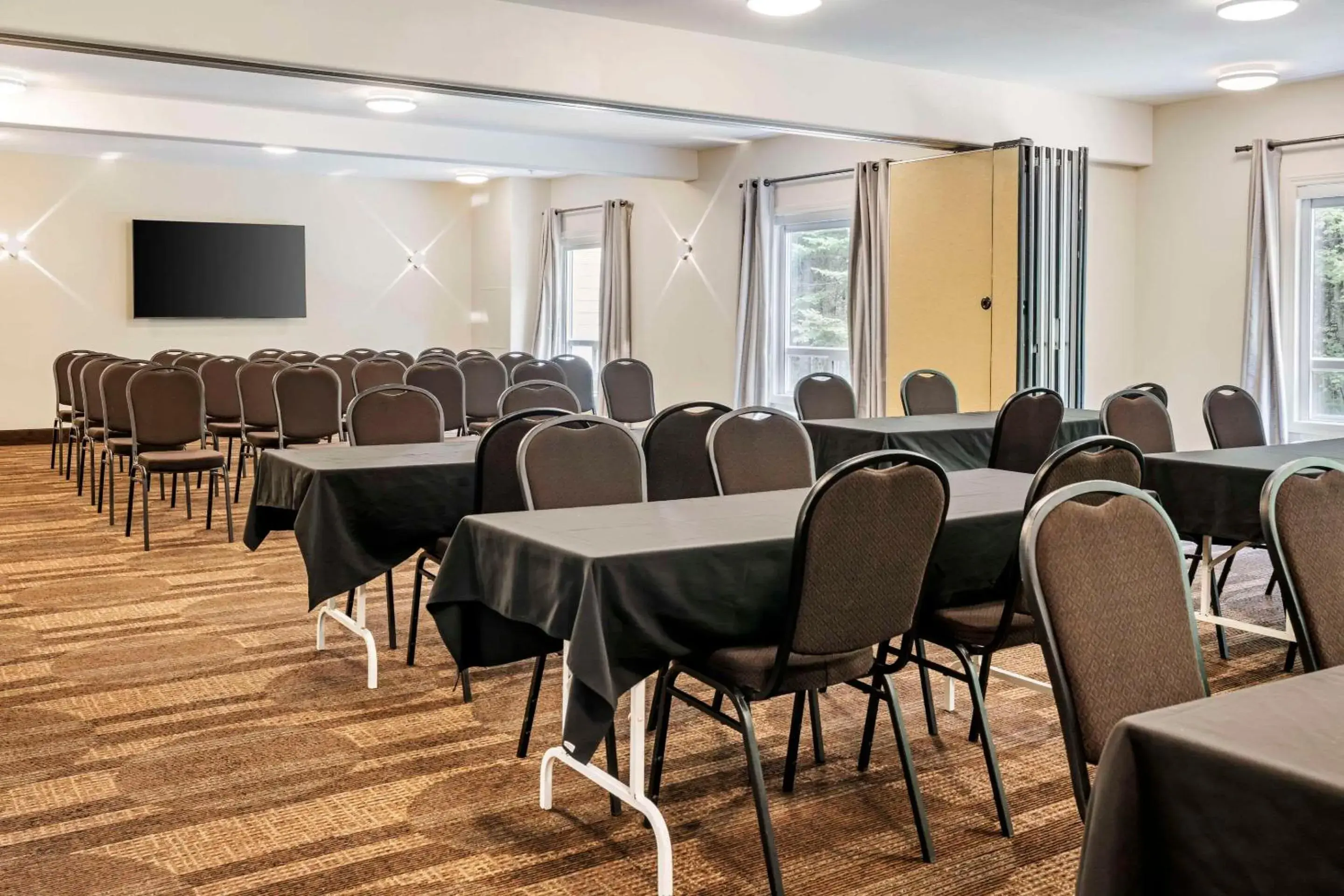 Meeting/conference room in Quality Inn Airport Meeting/conference room in Quality Inn Airport