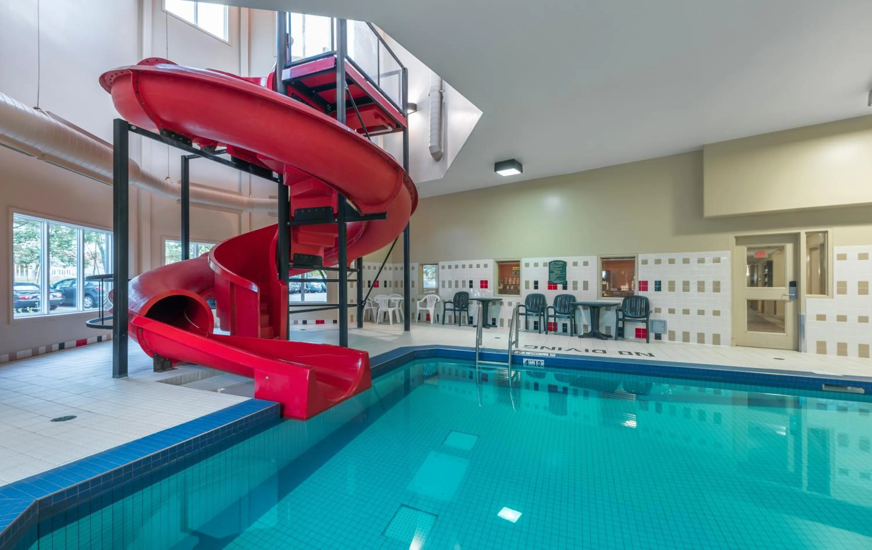 Swimming pool in Quality Inn Airport