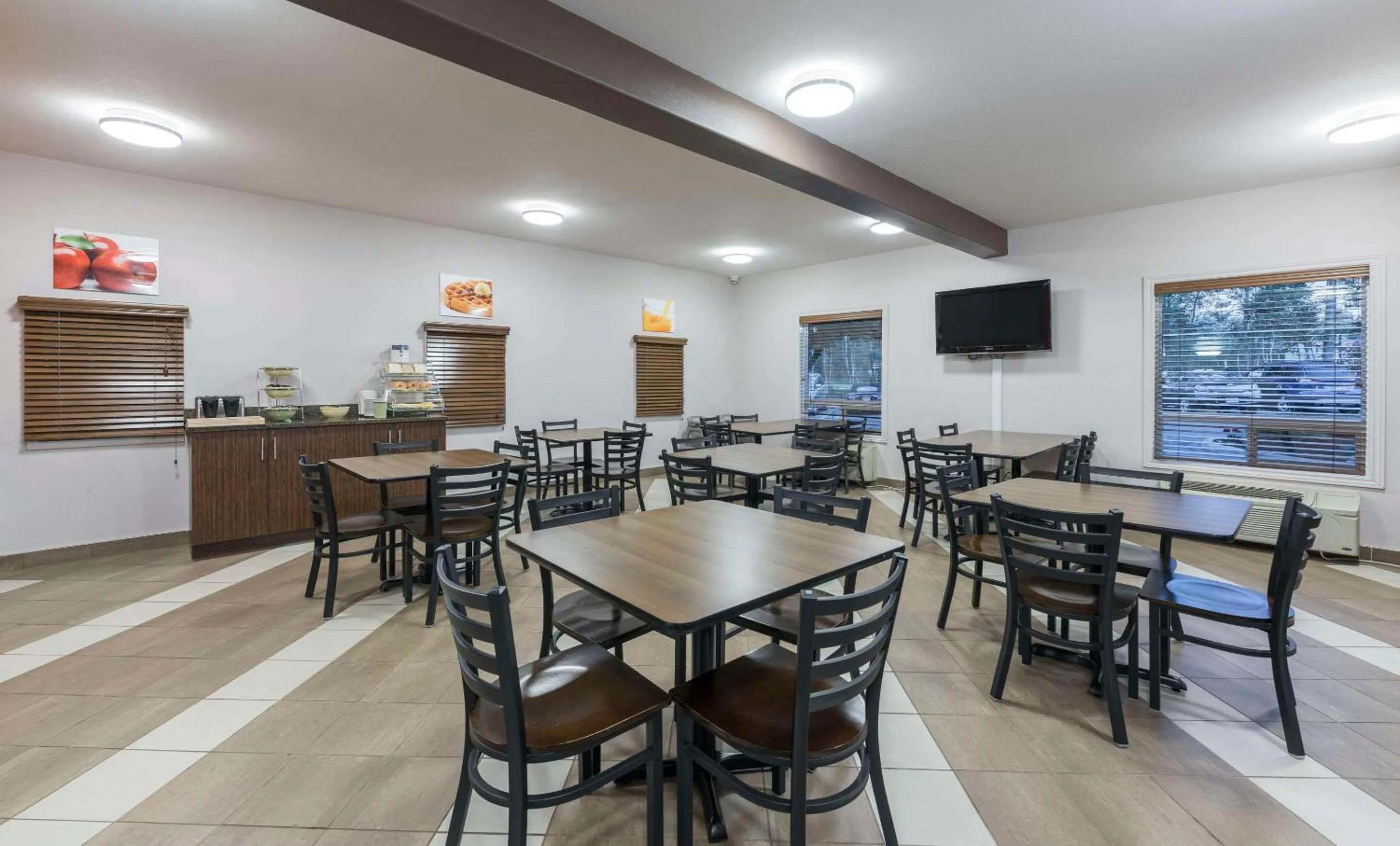 Breakfast in Quality Inn Airport