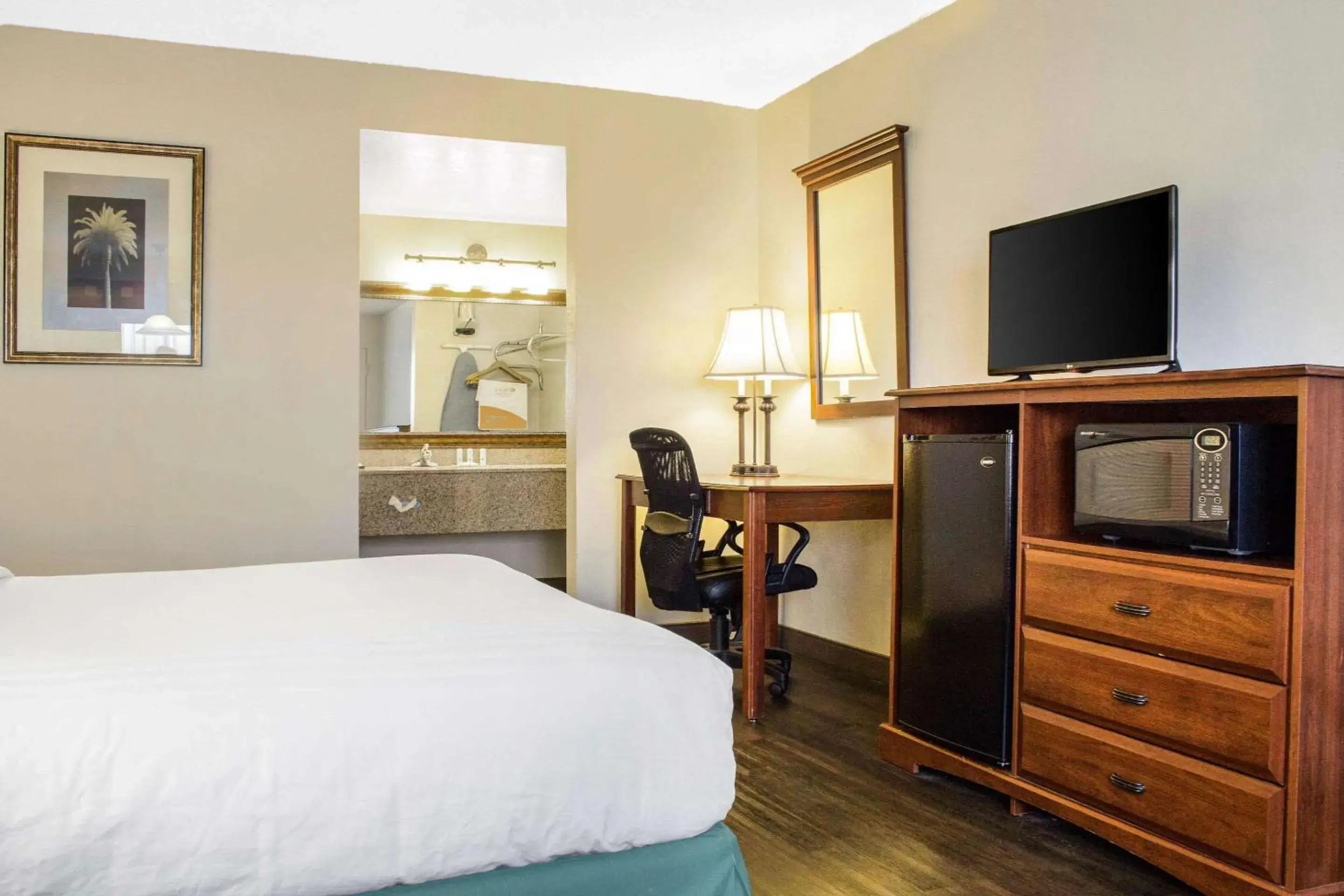 Photo of the whole room, Bed in Quality Inn Benson I-10 Exit 304 Photo of the whole room, Bed in Quality Inn Benson I-10 Exit 304