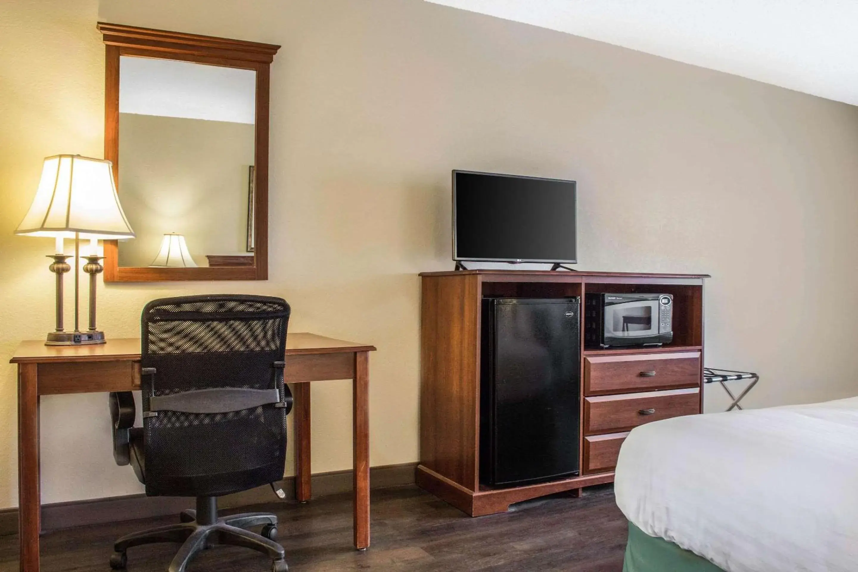 Photo of the whole room, Bed in Quality Inn Benson I-10 Exit 304 Photo of the whole room, Bed in Quality Inn Benson I-10 Exit 304