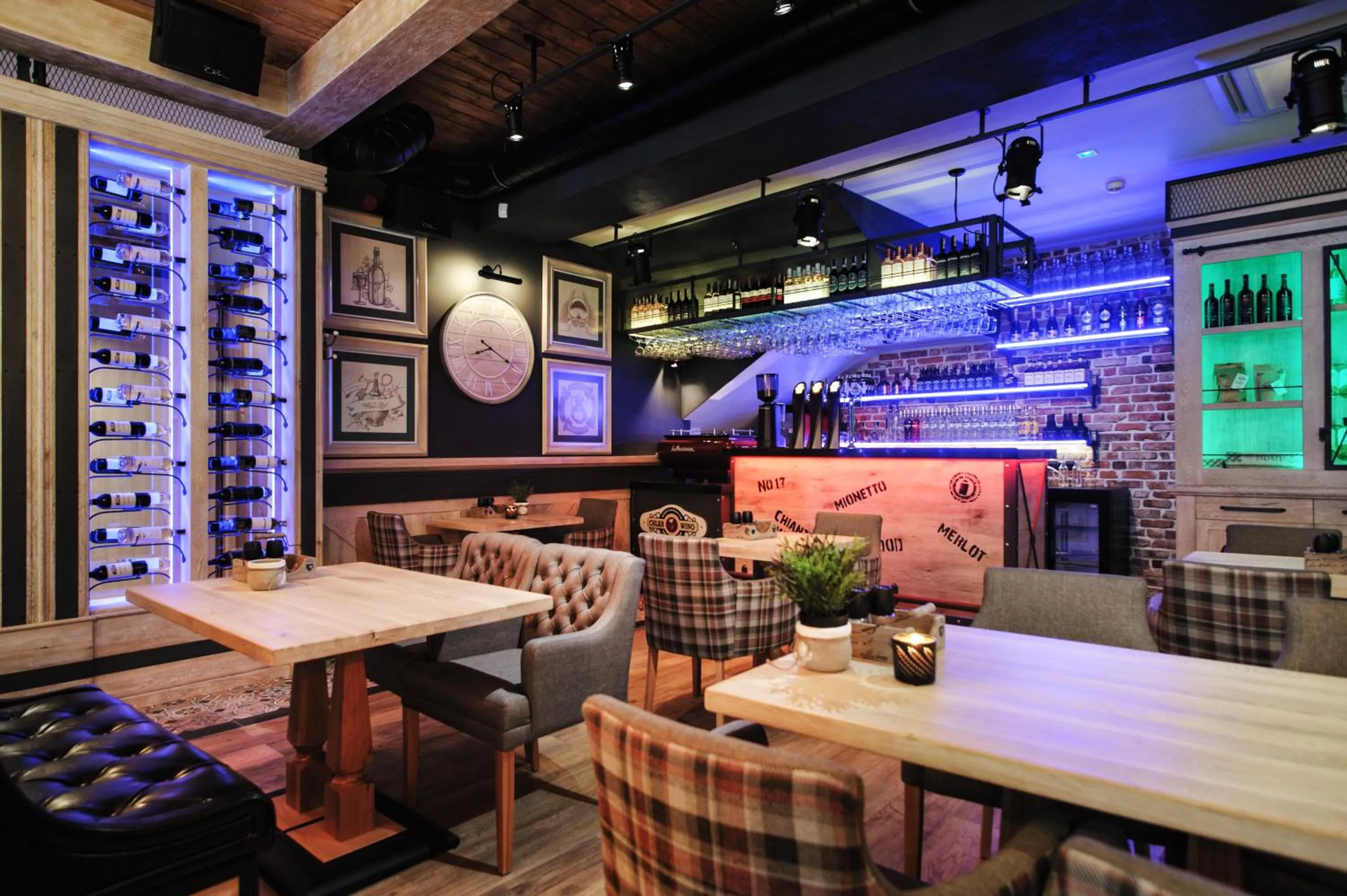 Restaurant/places to eat in Apartamenty Chleb i Wino