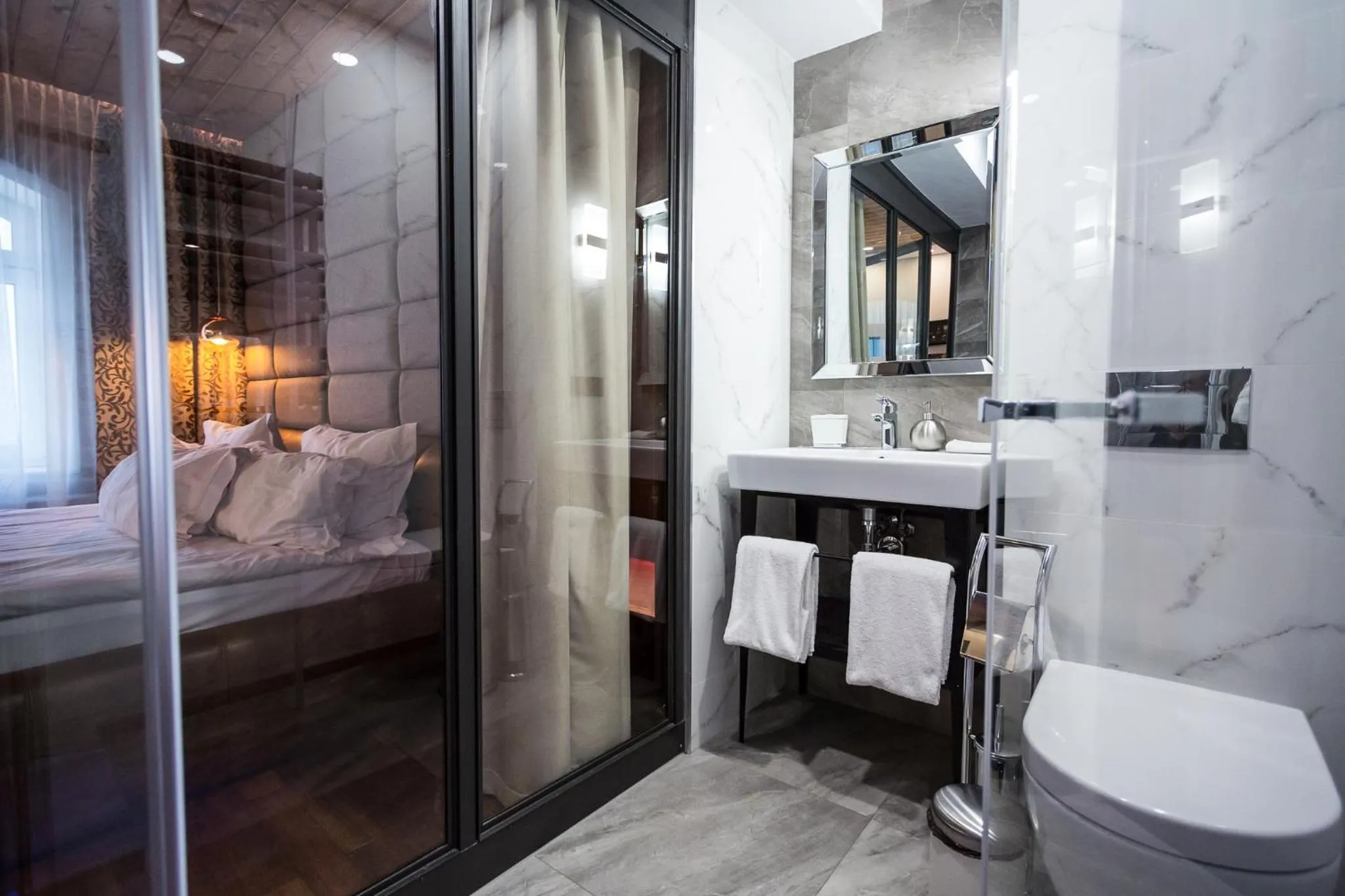 Shower, Bed in Apartamenty Chleb i Wino
