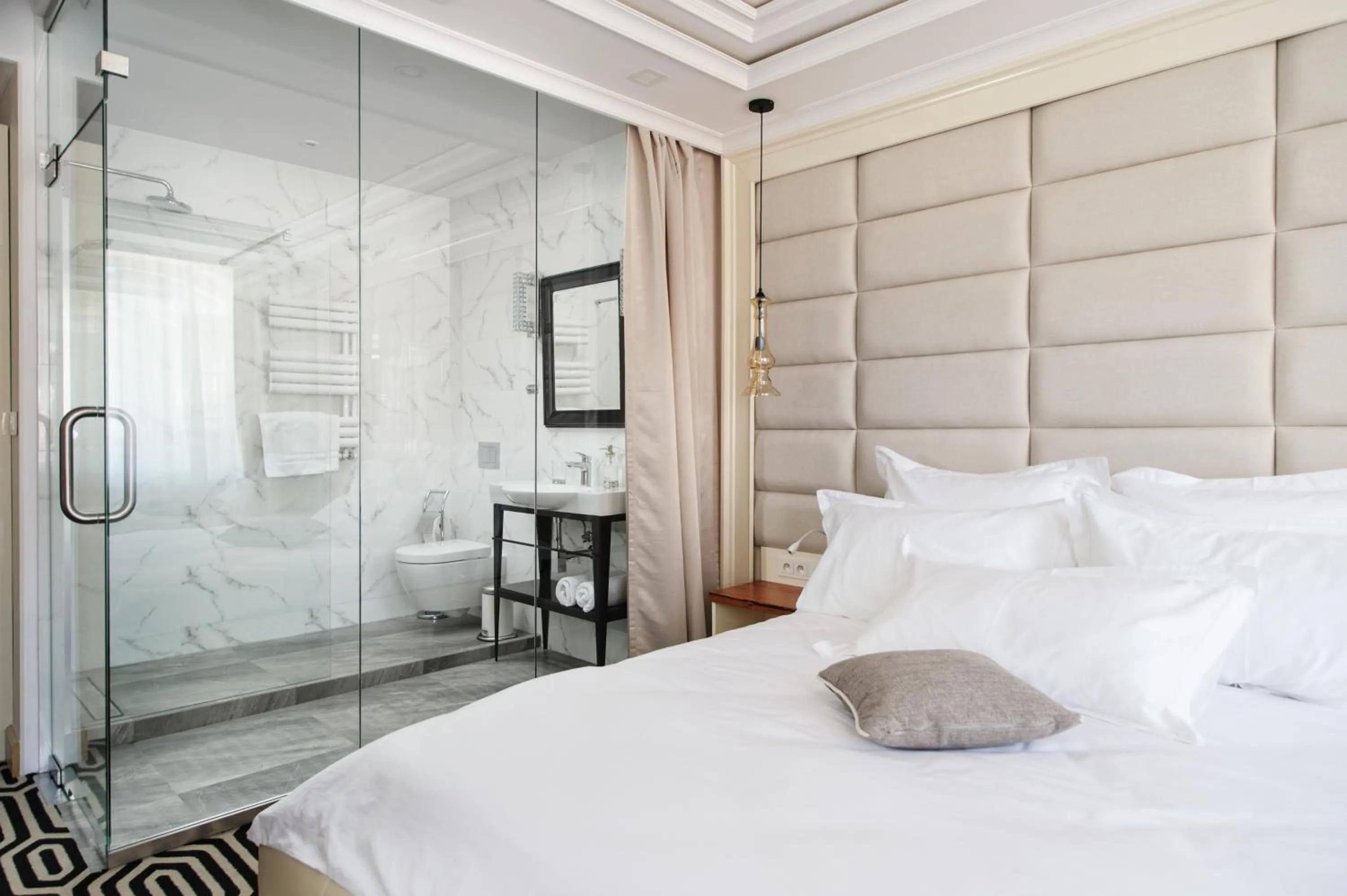 Shower, Bed in Apartamenty Chleb i Wino