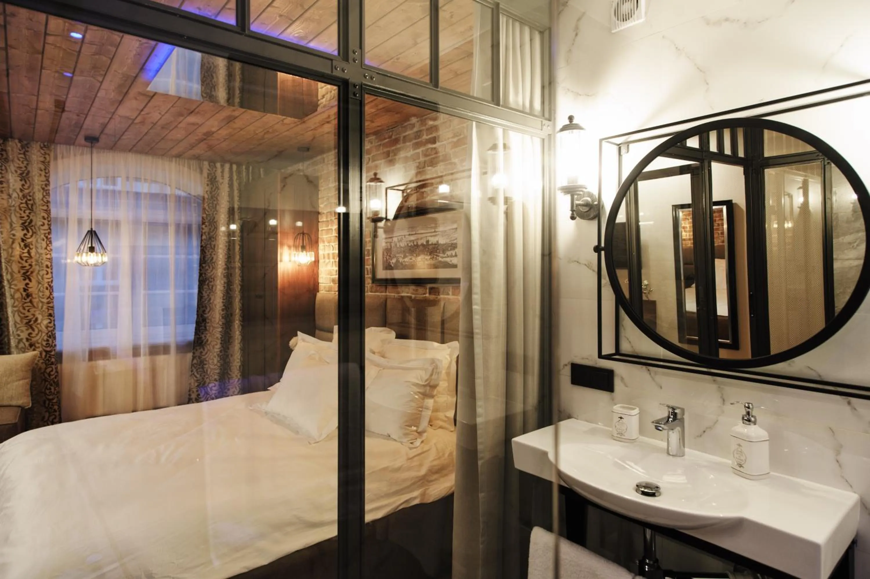 Shower, Bed in Apartamenty Chleb i Wino