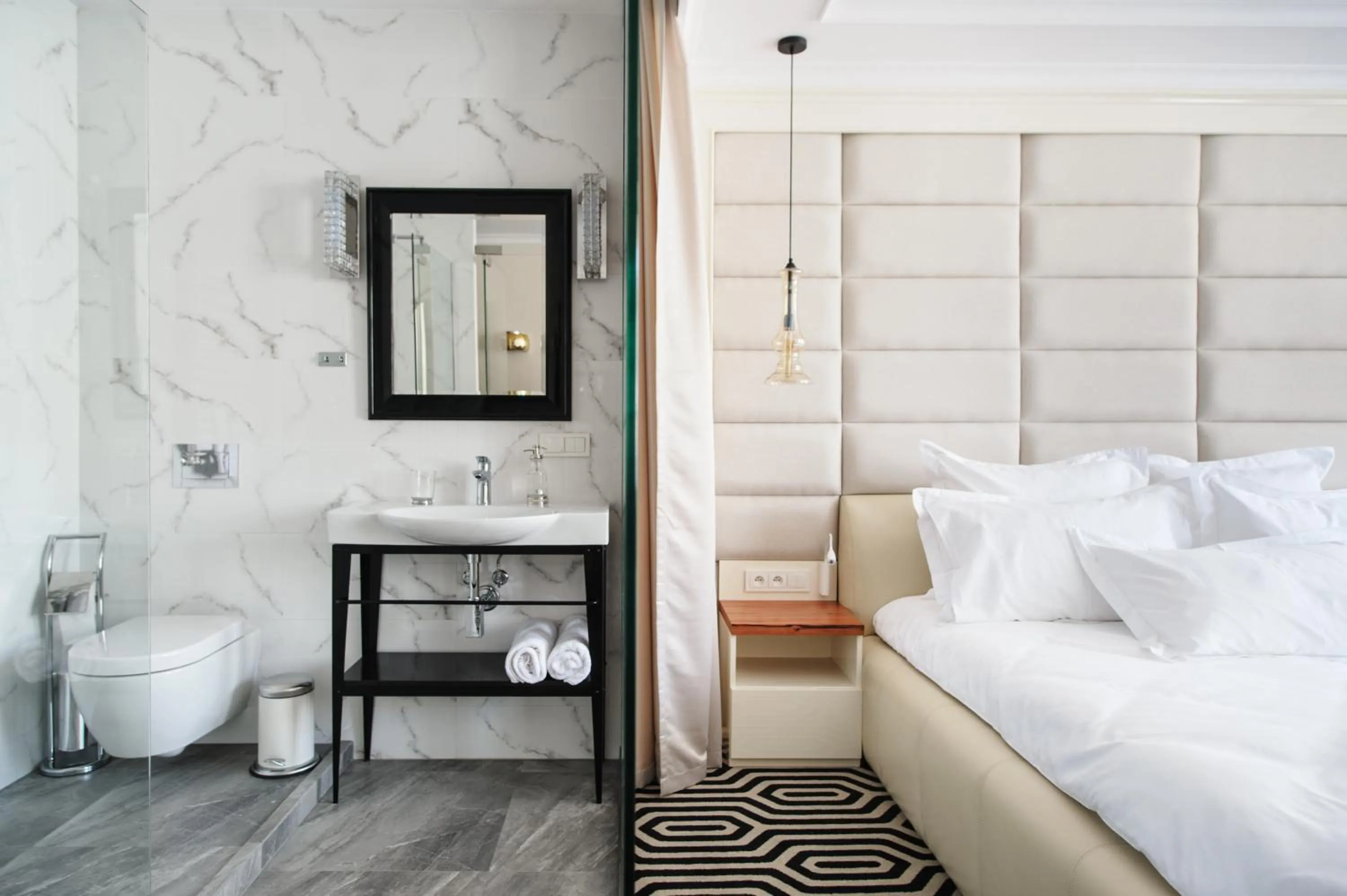 Toilet, Bed in Apartamenty Chleb i Wino