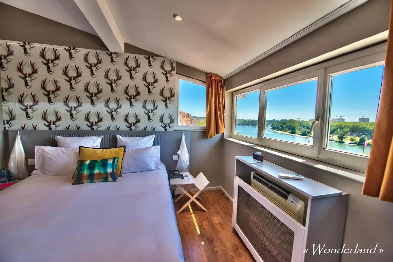 Bed in Hôtel des Beaux-Arts Toulouse Bed in Hôtel des Beaux-Arts Toulouse