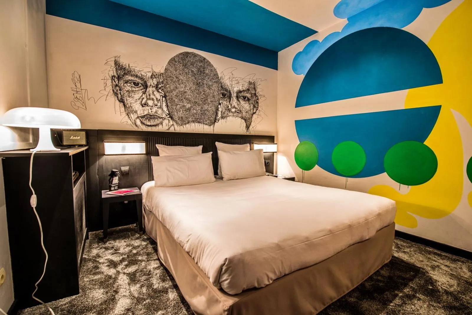 Bed in Hôtel des Beaux-Arts Toulouse