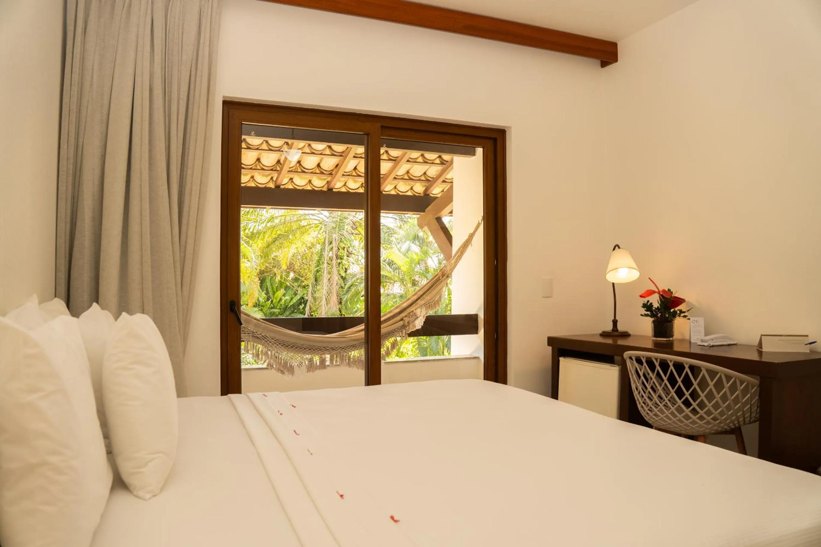Photo of the whole room, Bed in Arraial D'ajuda Eco Resort