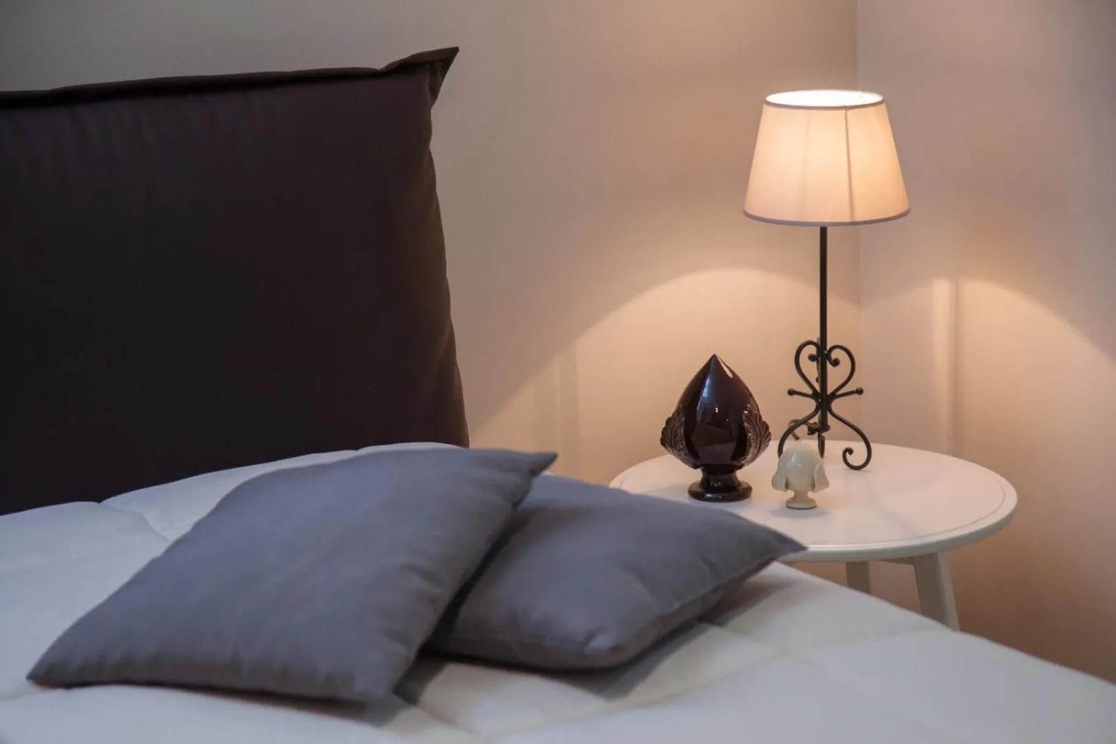 Decorative detail, Bed in Le Sinfonie Rooms