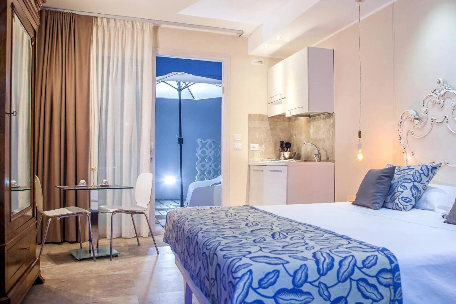 Garden, Bed in Le Sinfonie Rooms