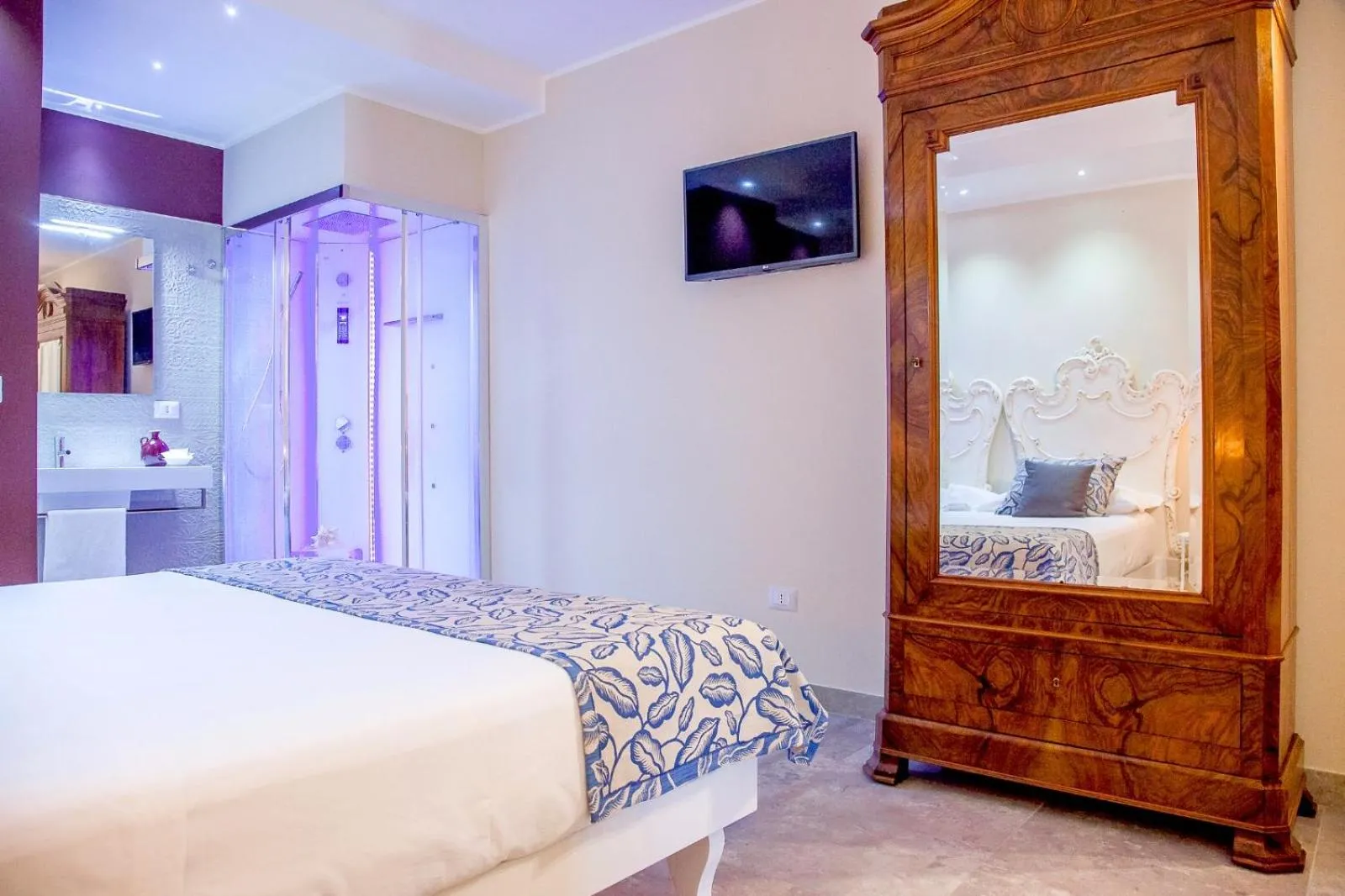 Photo of the whole room, Bed in Le Sinfonie Rooms