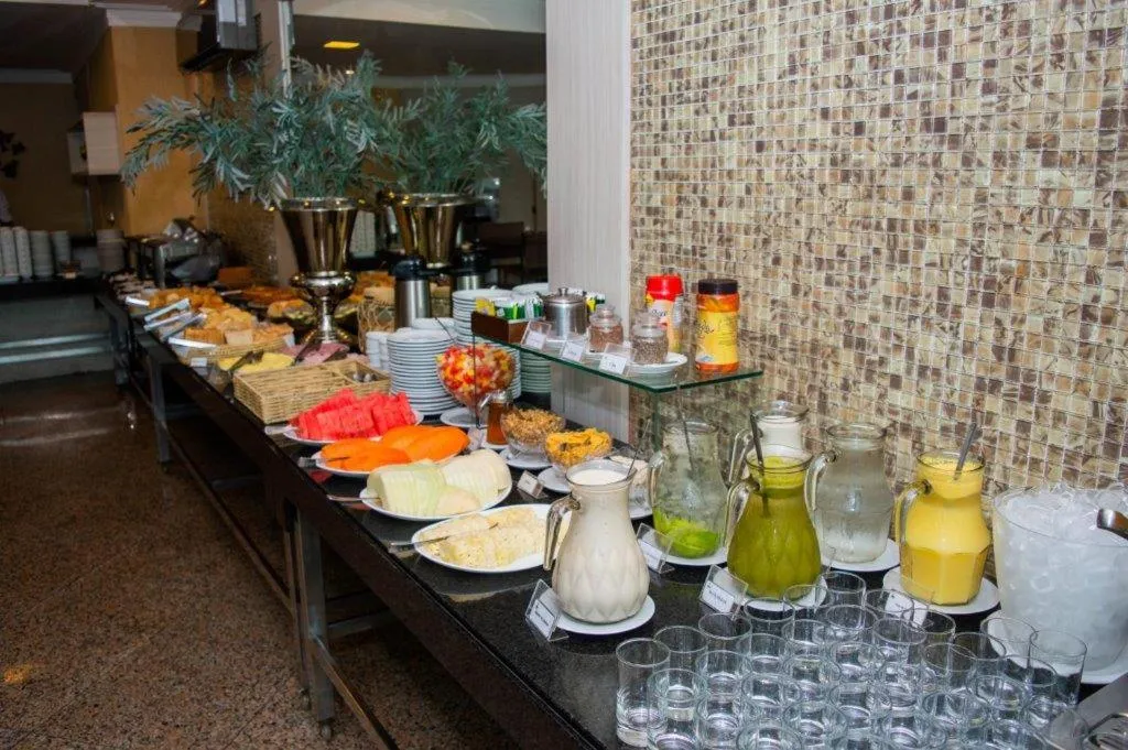 Food and drinks in Calhau Praia Hotel