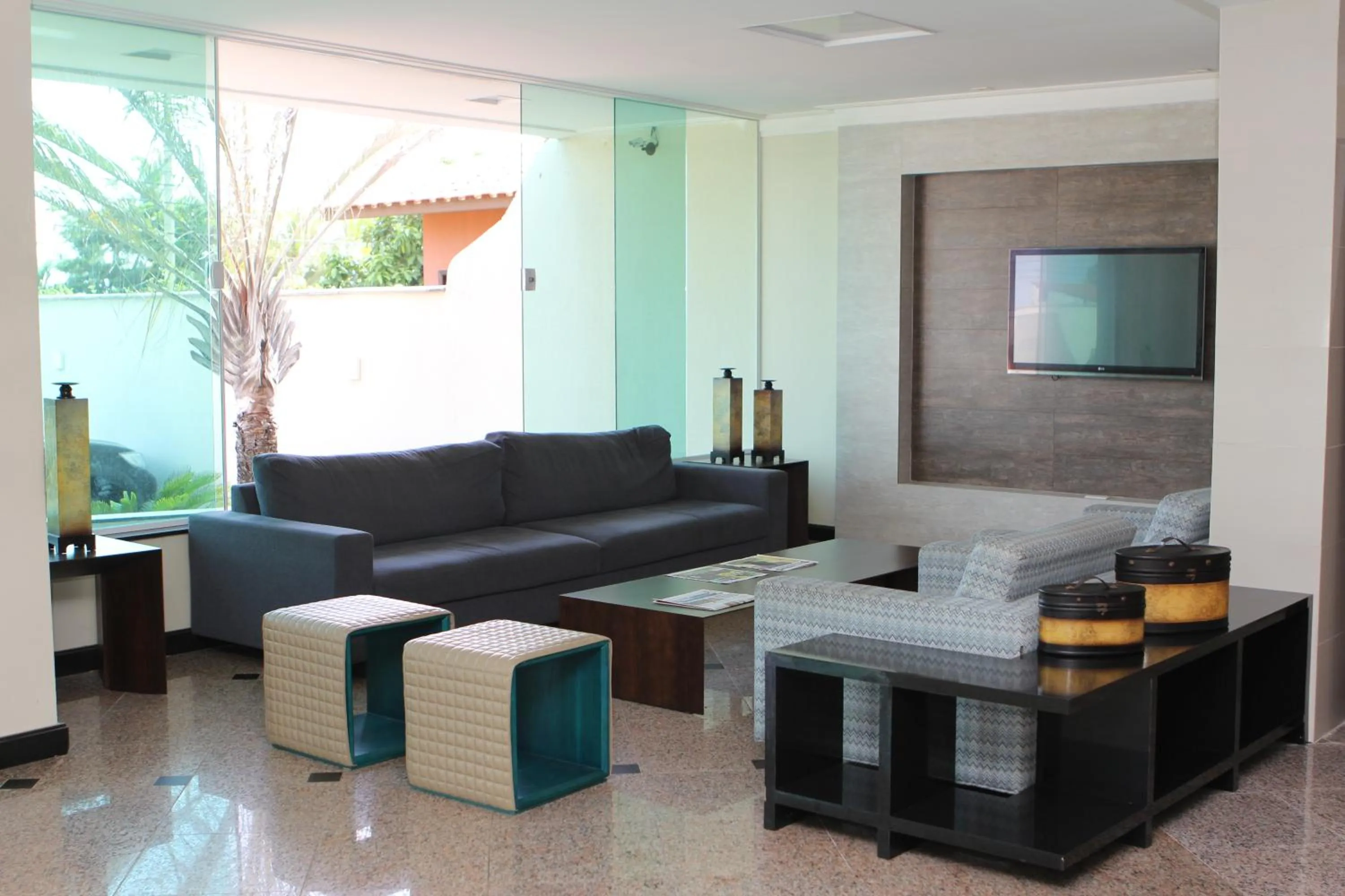 Communal lounge/ TV room in Calhau Praia Hotel