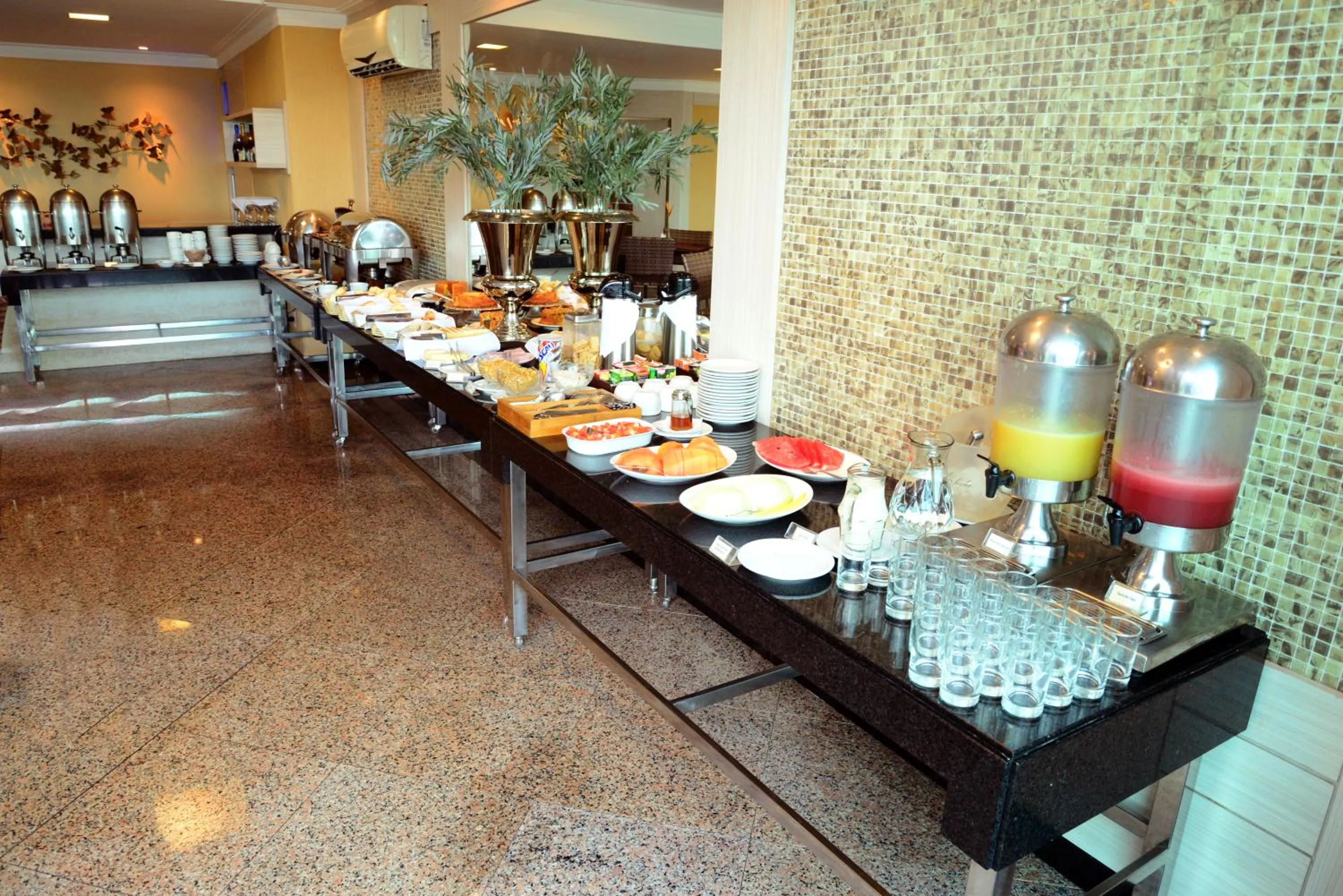 Restaurant/places to eat in Calhau Praia Hotel