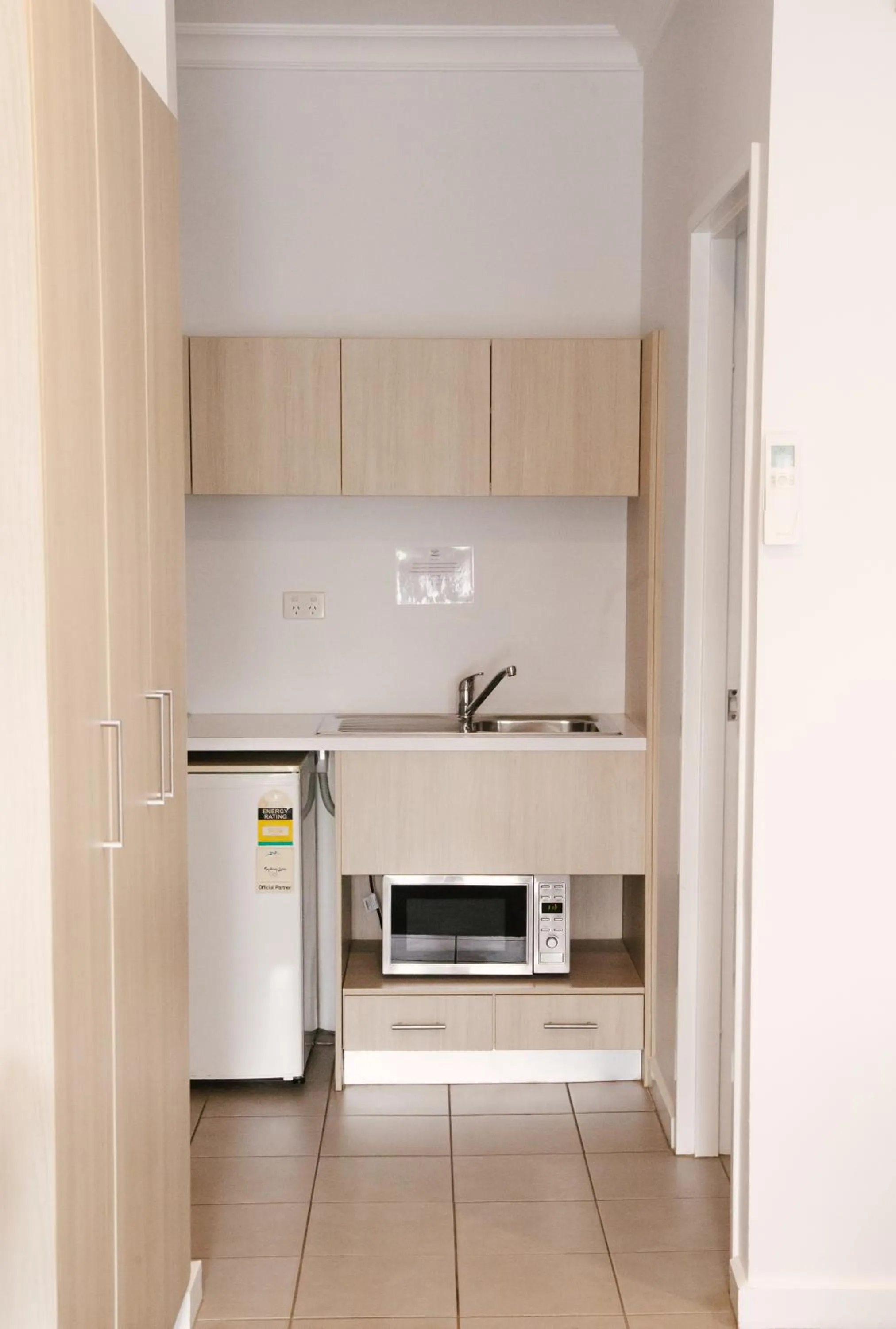 Kitchen or kitchenette in Nagambie Waterfront Motel