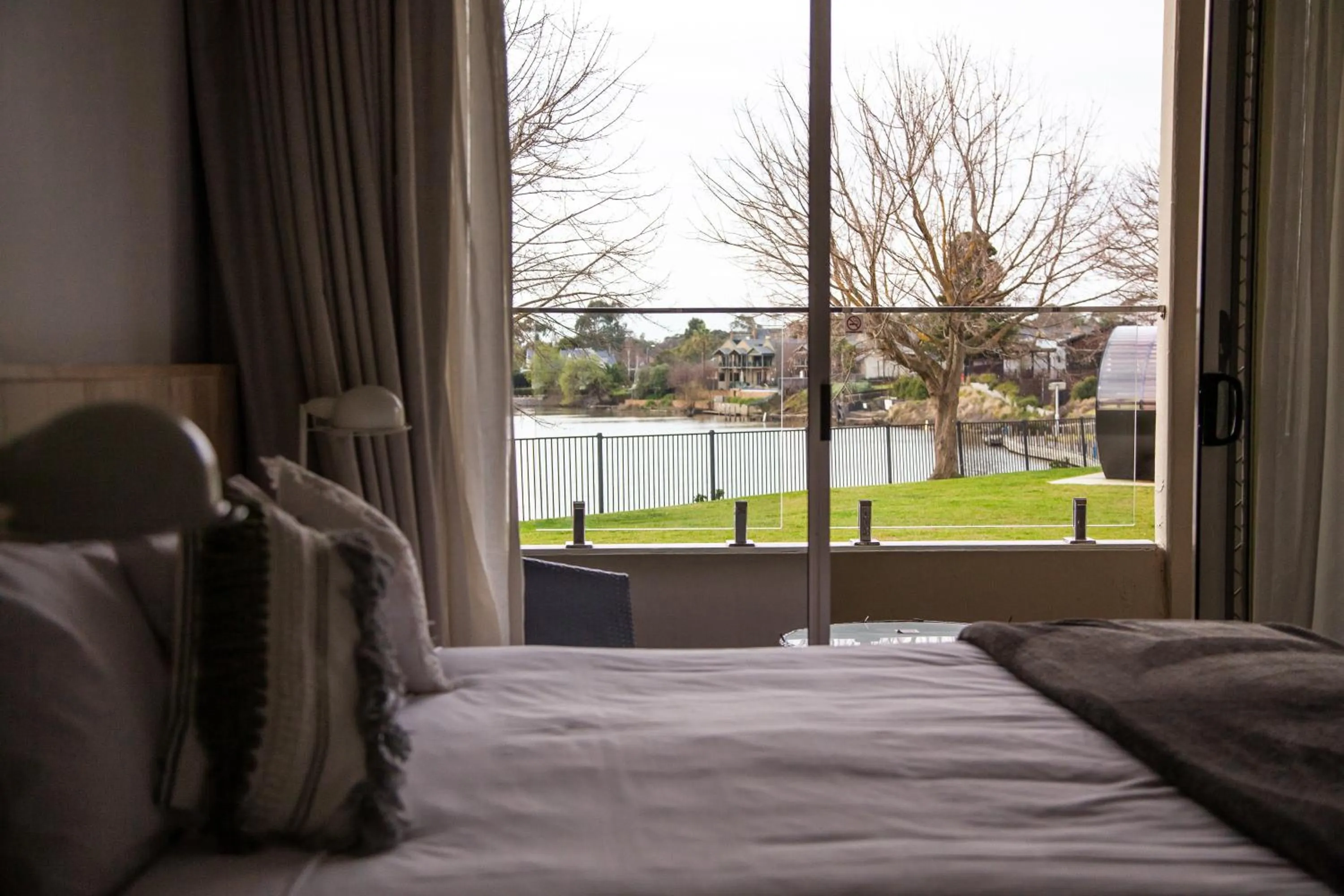 Bed in Nagambie Waterfront Motel