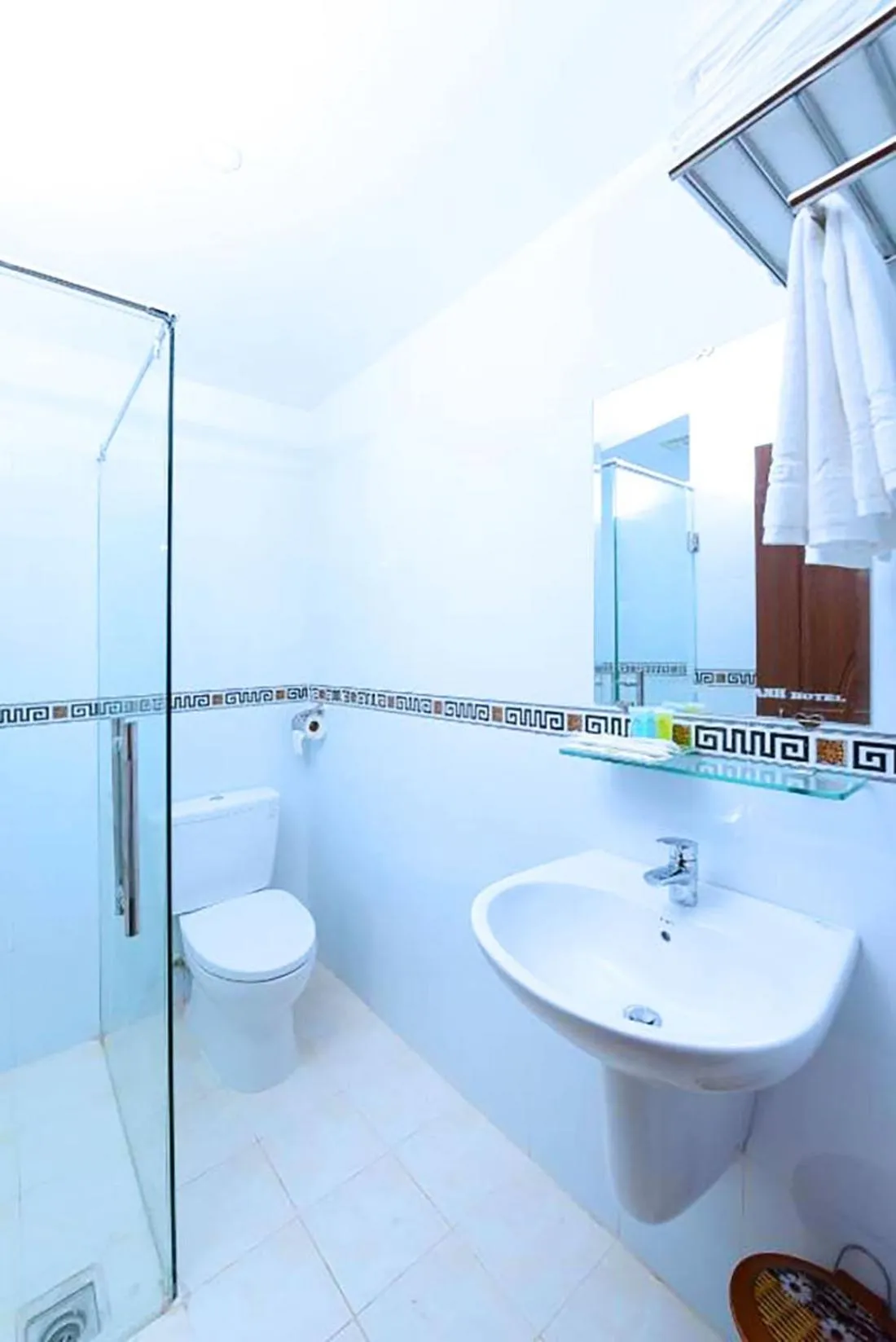 Shower in Bong Sen Xanh Hotel