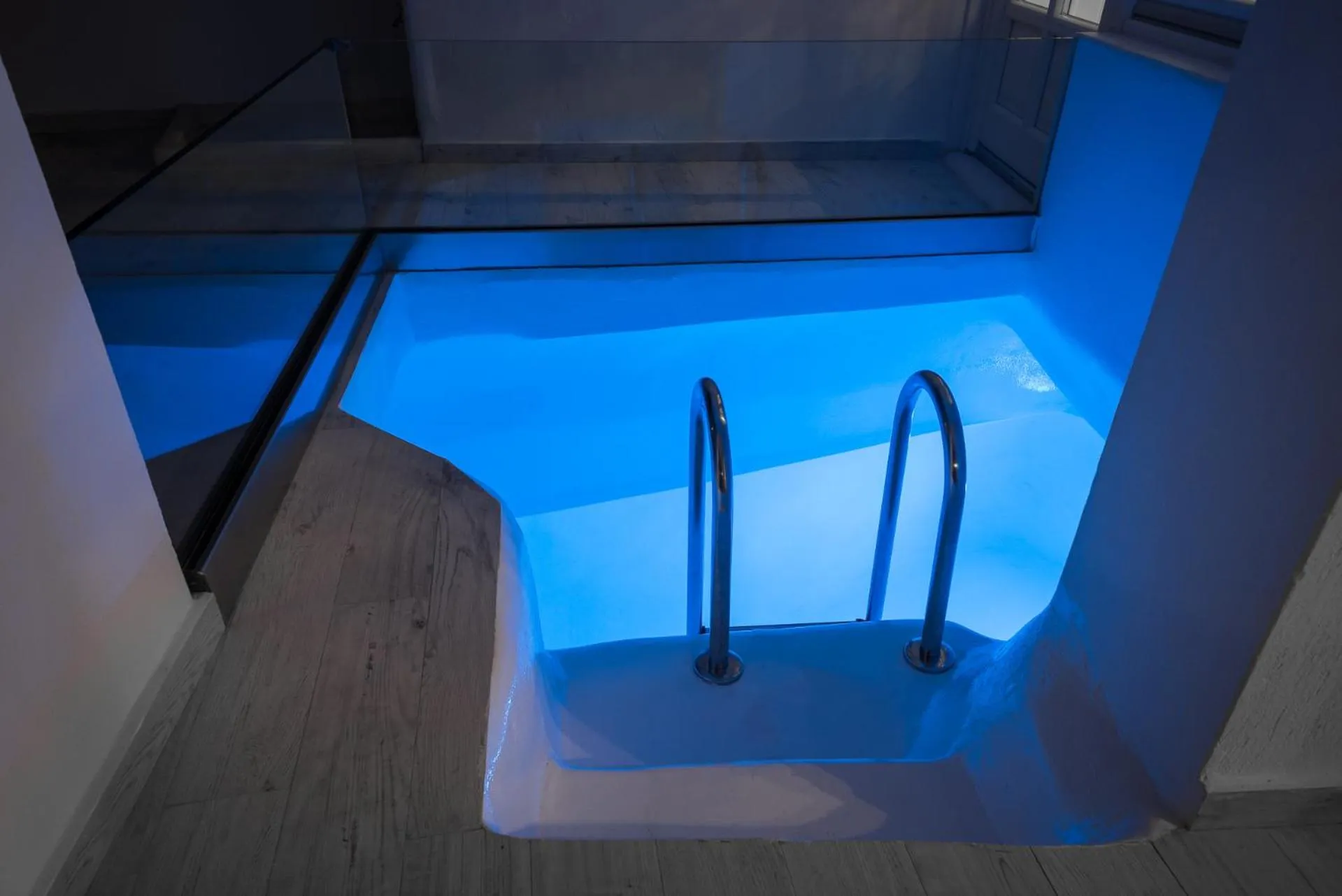 Night in Hyperion Oia Suites