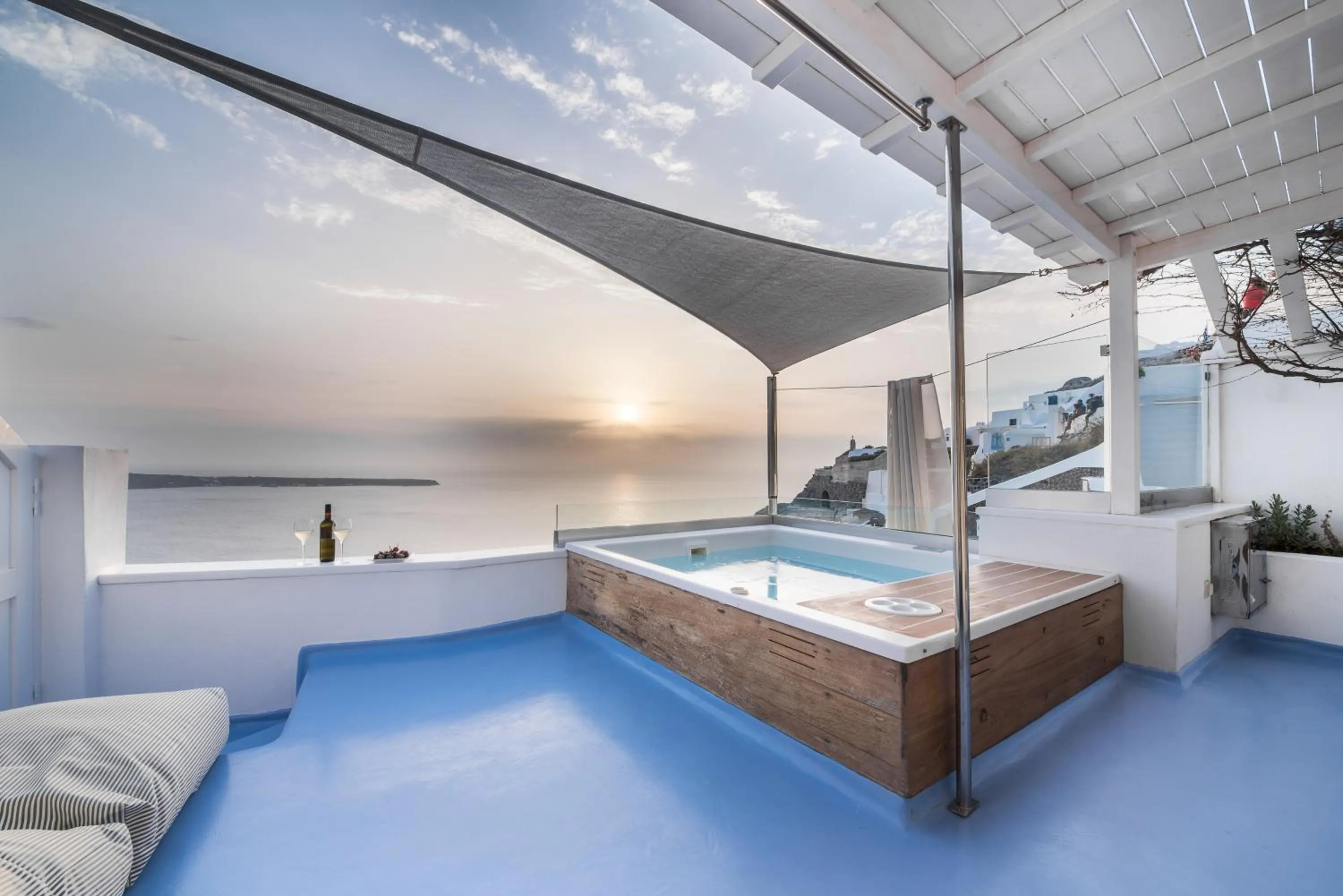 Hot Tub, Bed in Hyperion Oia Suites