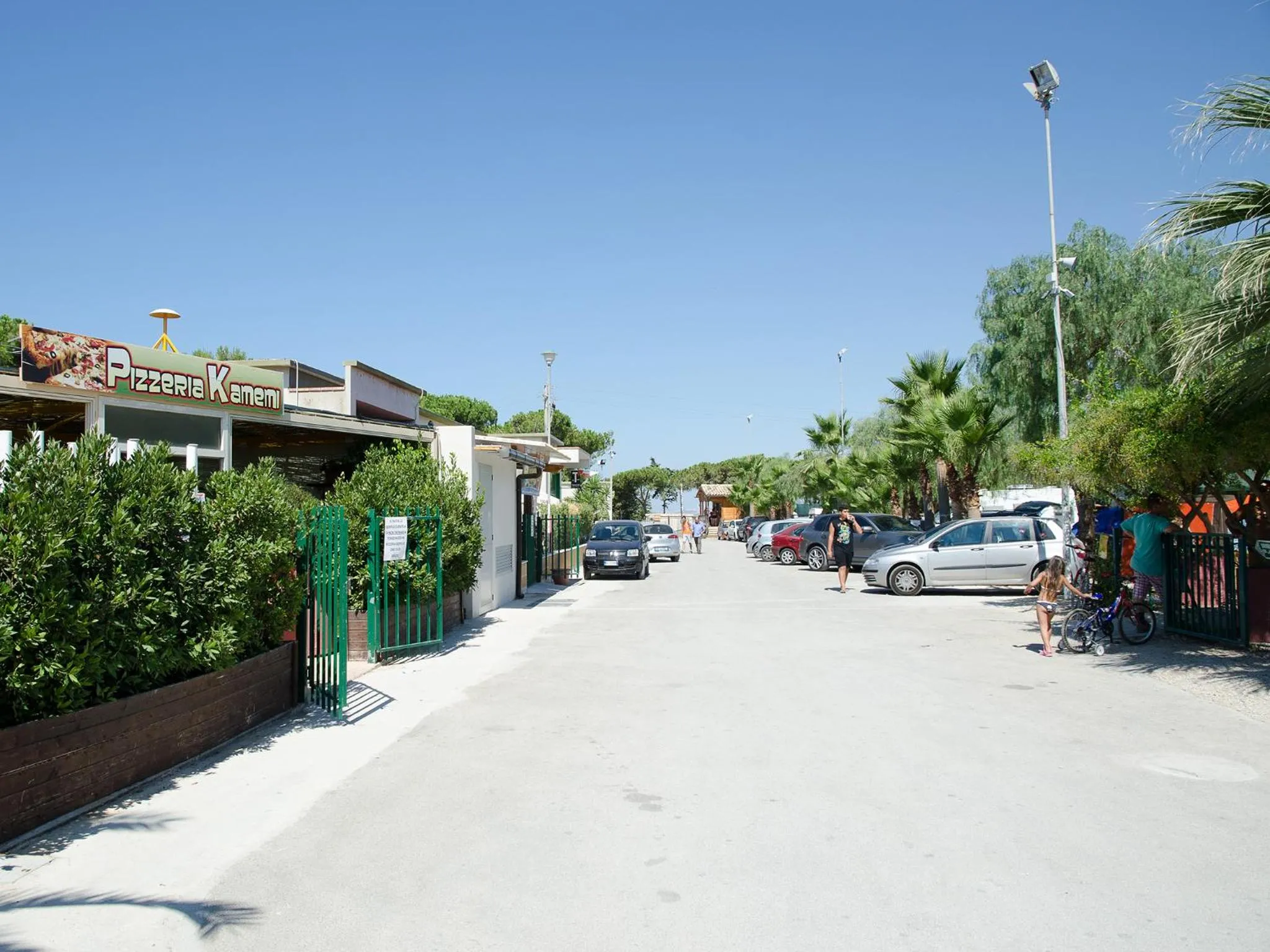 Area and facilities in Kamemi Village & Camping