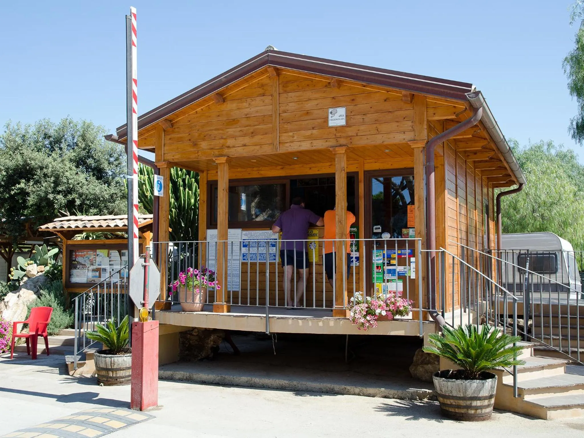 Area and facilities in Kamemi Village & Camping